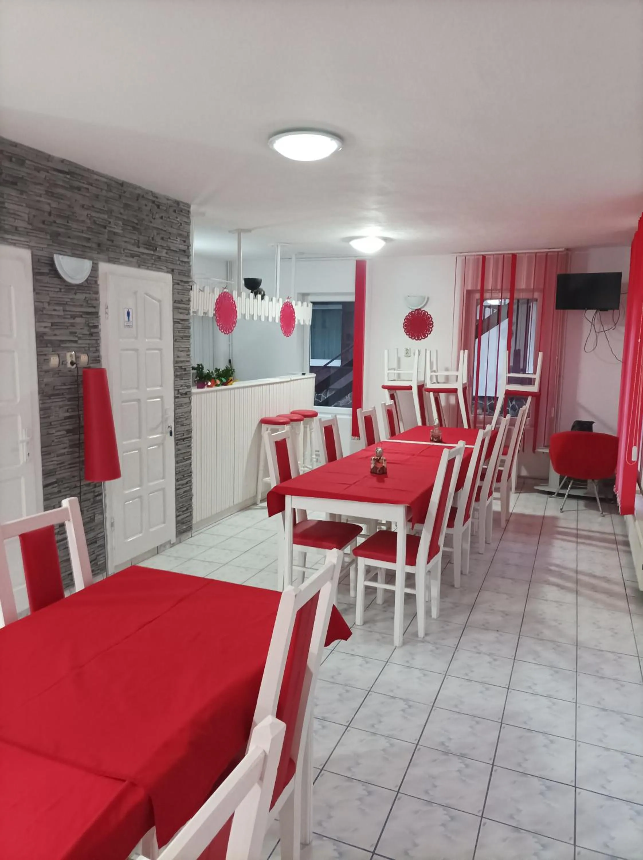 Restaurant/places to eat in Zoltán & Erika Panzió Parajd