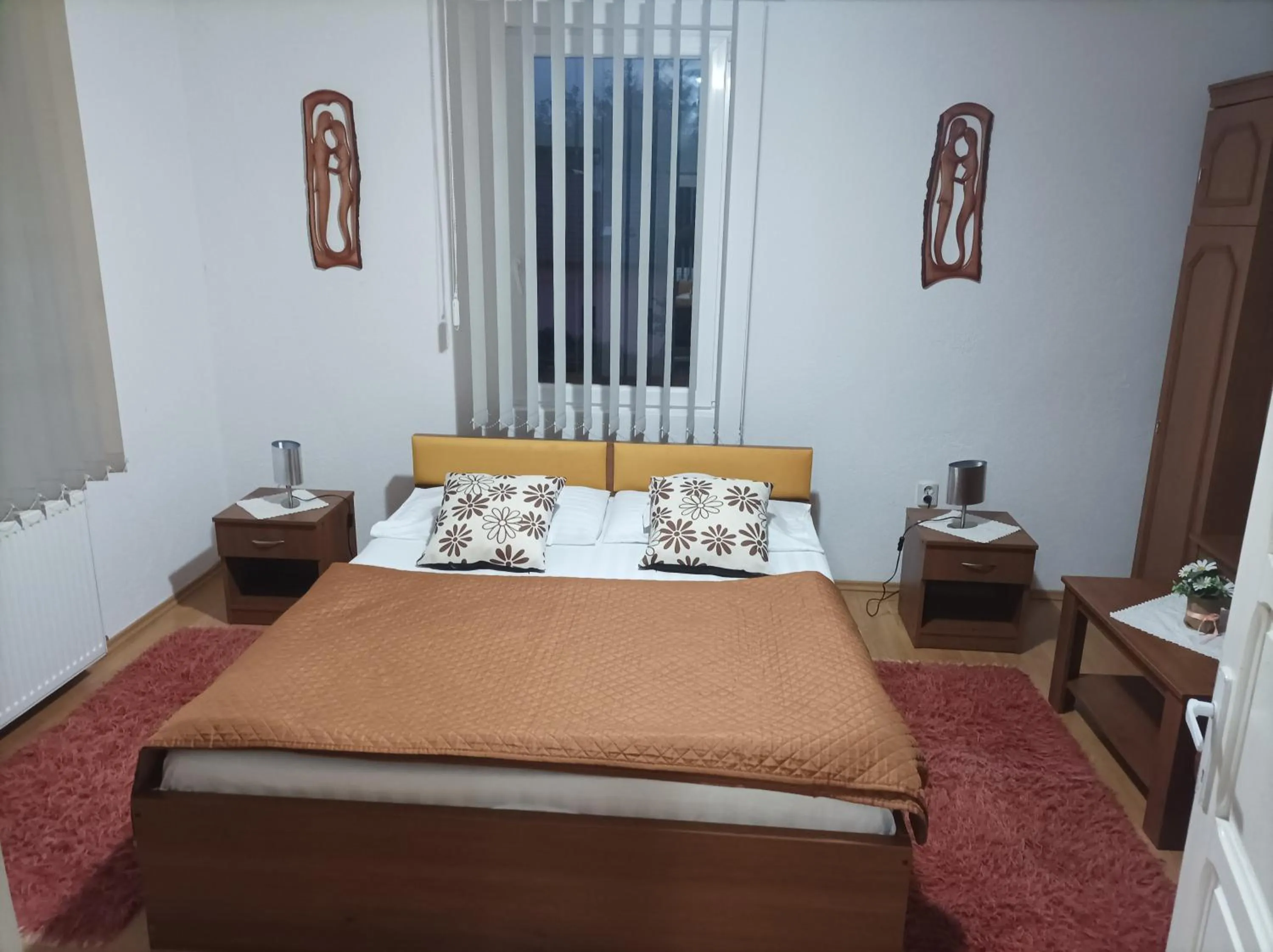 Bedroom, Bed in Zoltán & Erika Panzió Parajd