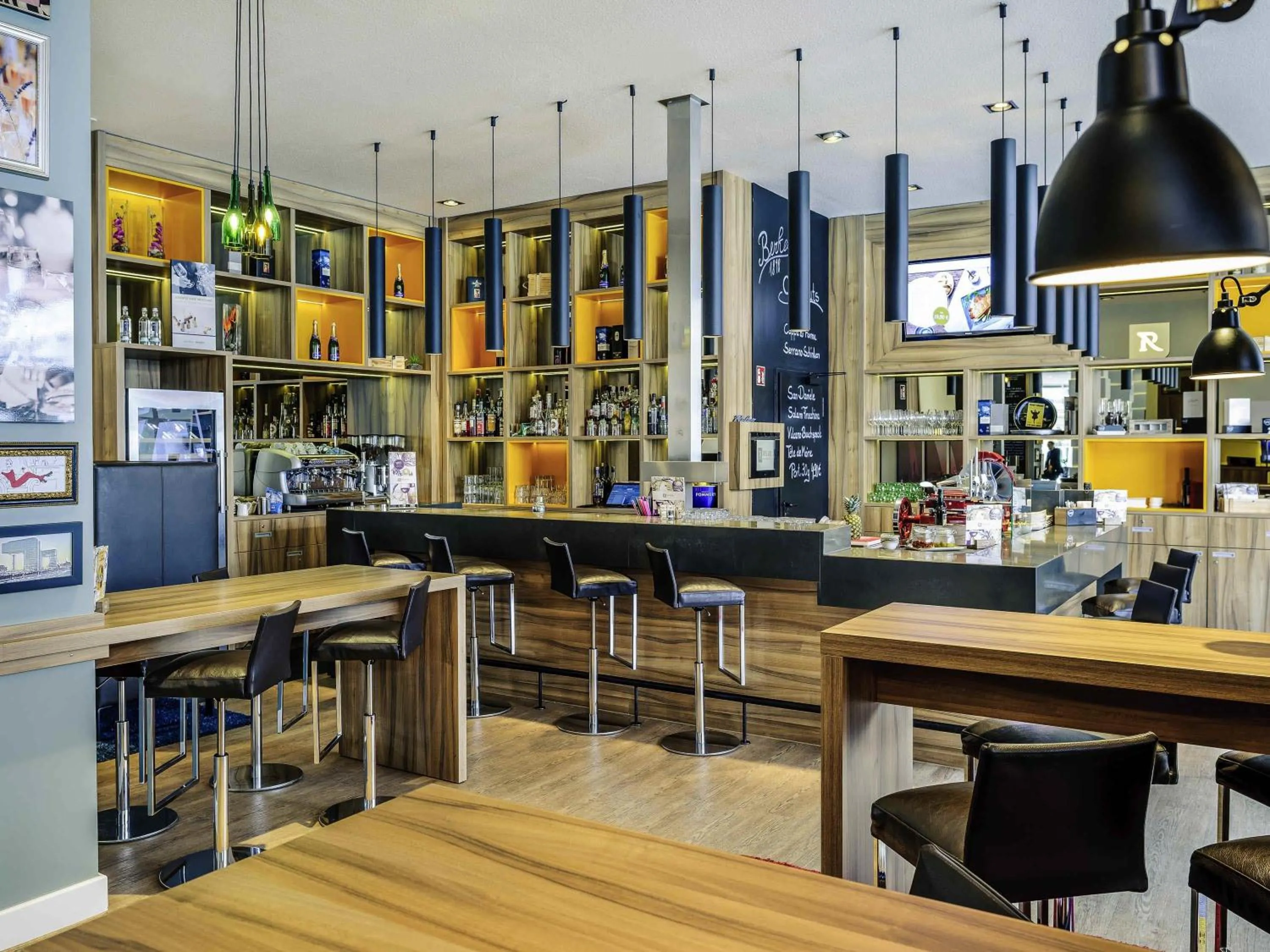 Lounge or bar in Mercure Hotel Severinshof Köln City