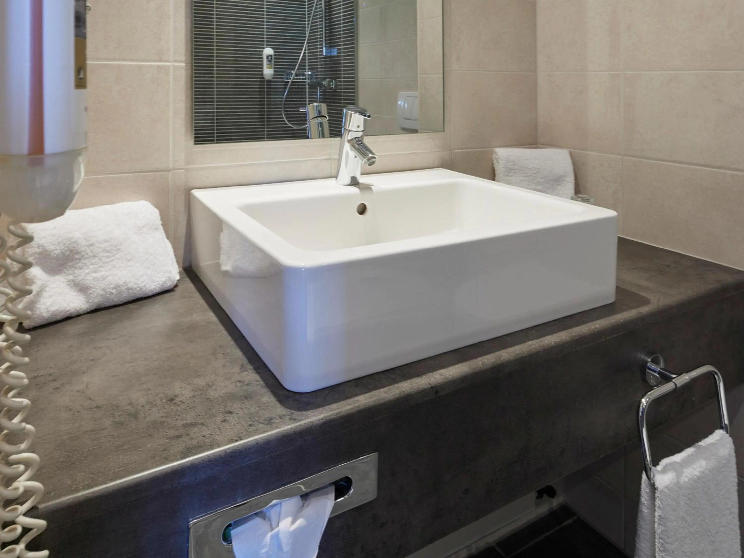 Bedroom in Mercure Hotel Severinshof Köln City