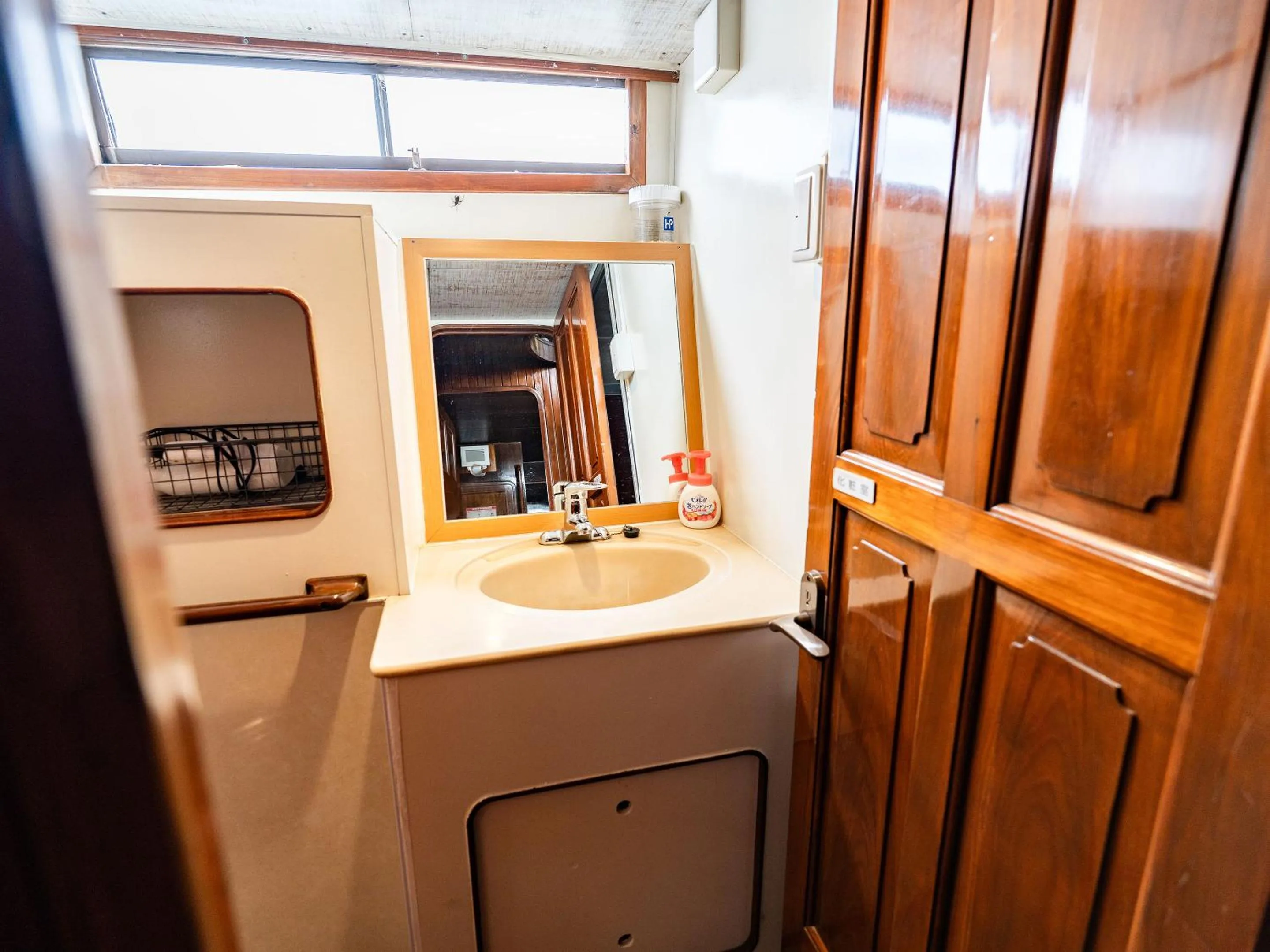 Bathroom in Calm Lanai Harbor
