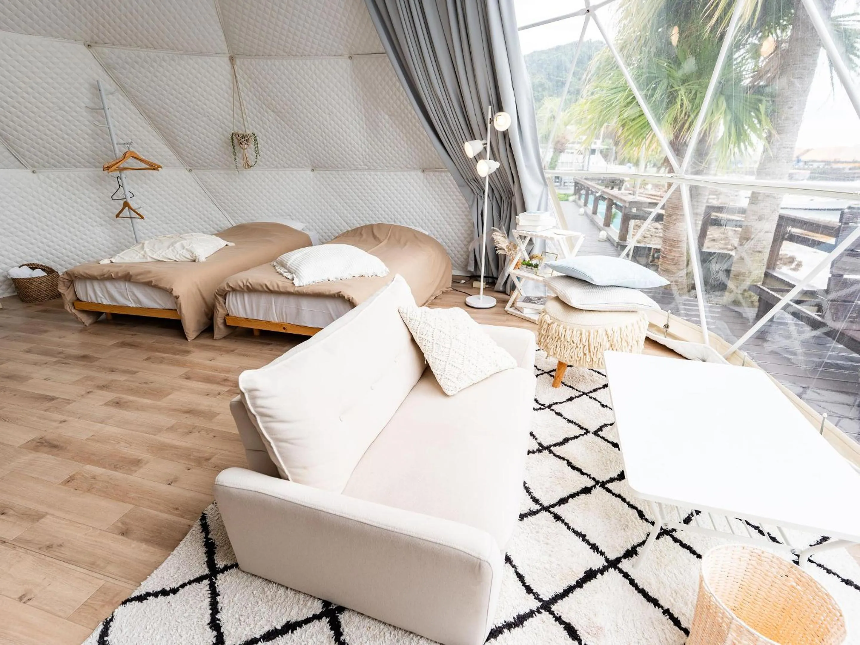 Living room in Calm Lanai Harbor