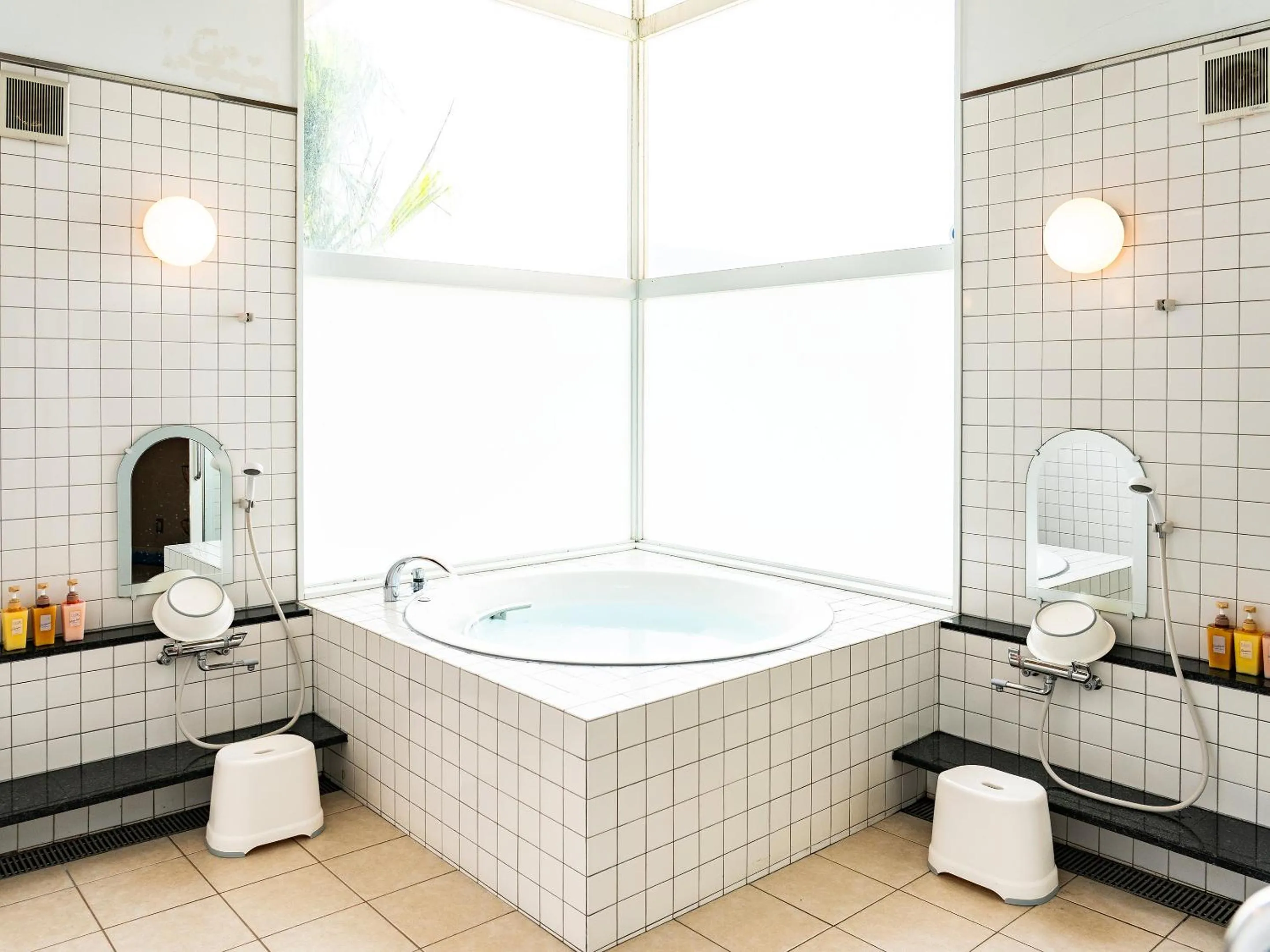Bathroom in Calm Lanai Harbor