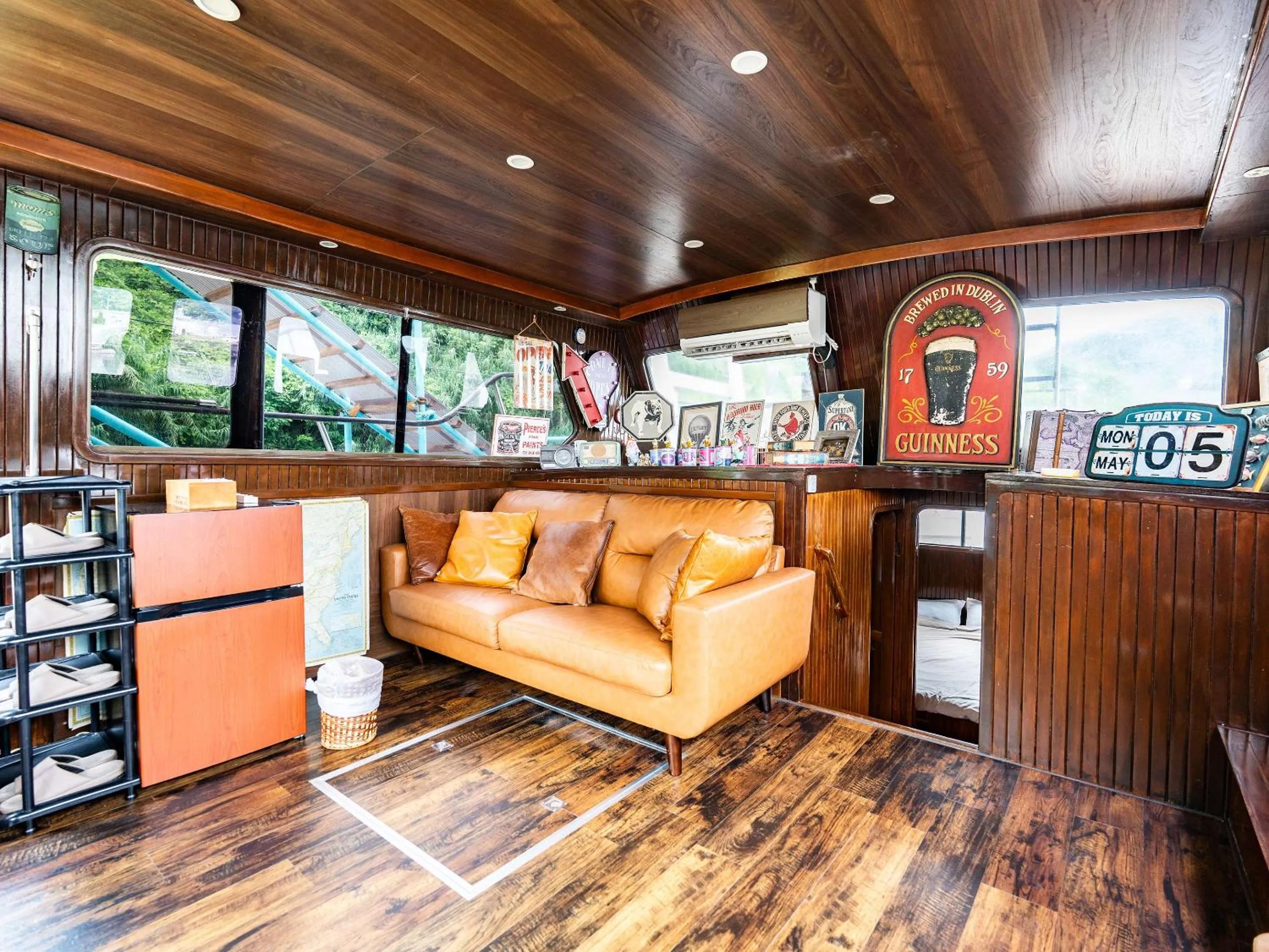 Living room in Calm Lanai Harbor