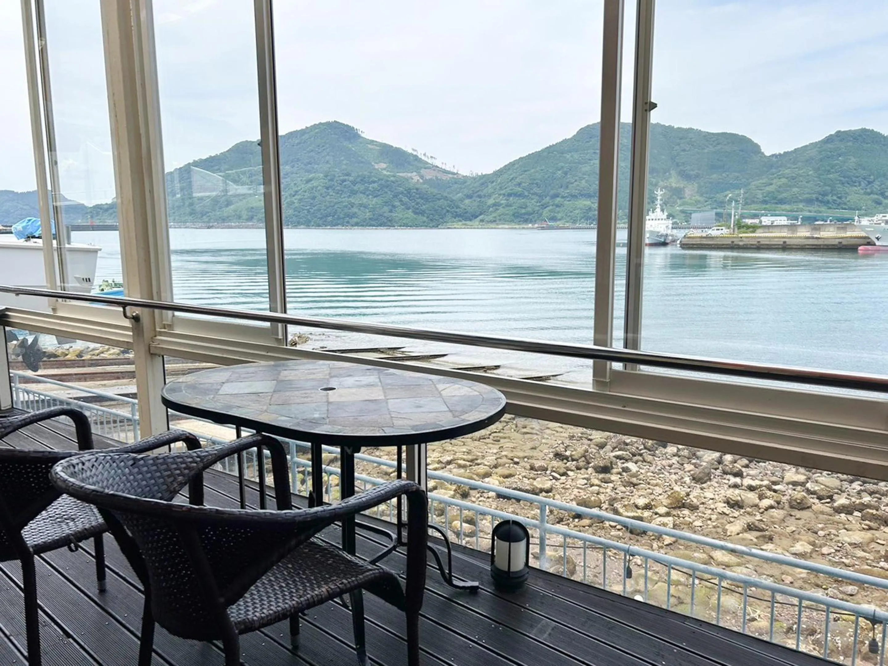 Restaurant/places to eat in Calm Lanai Harbor