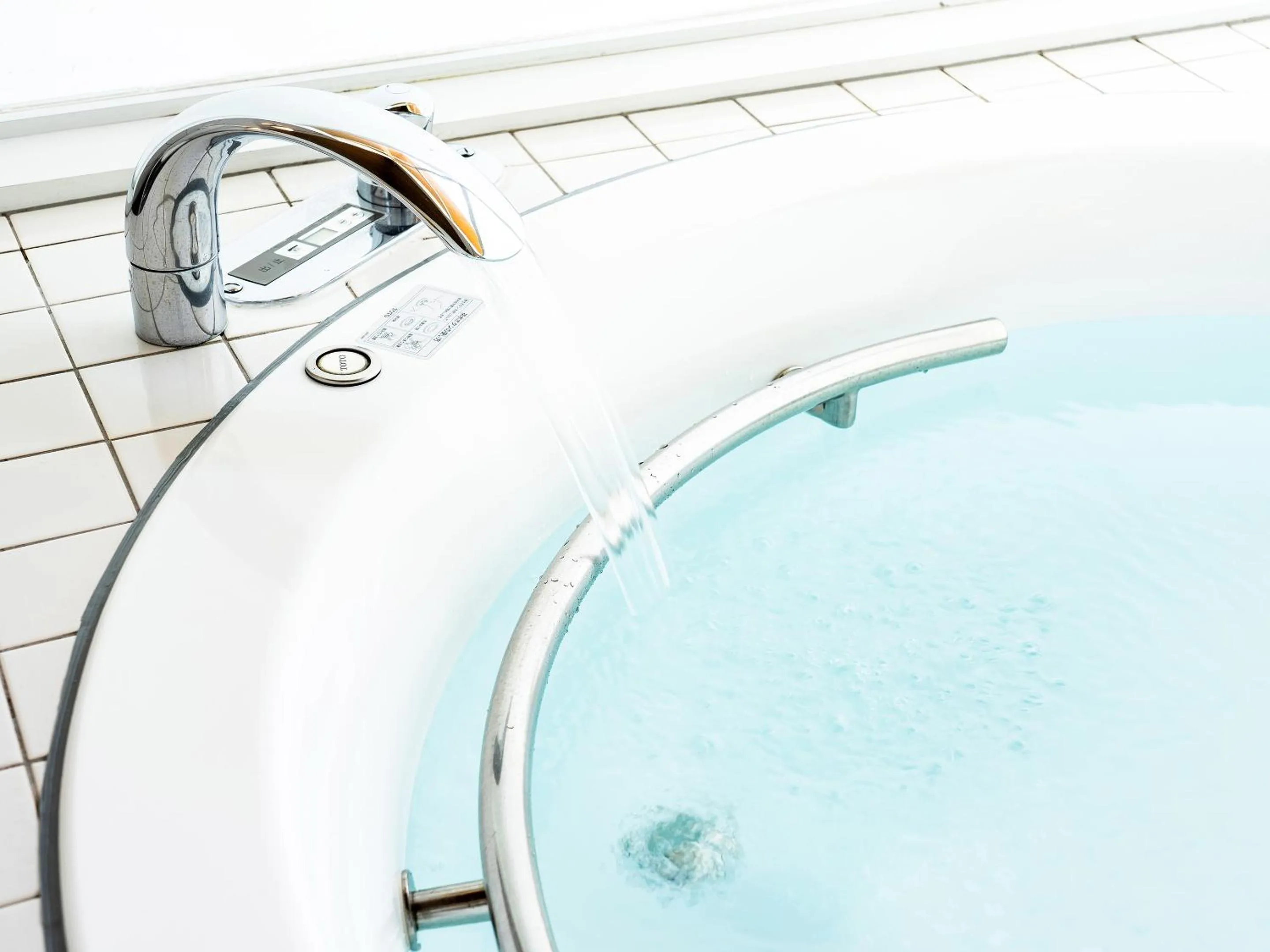 Bathroom in Calm Lanai Harbor