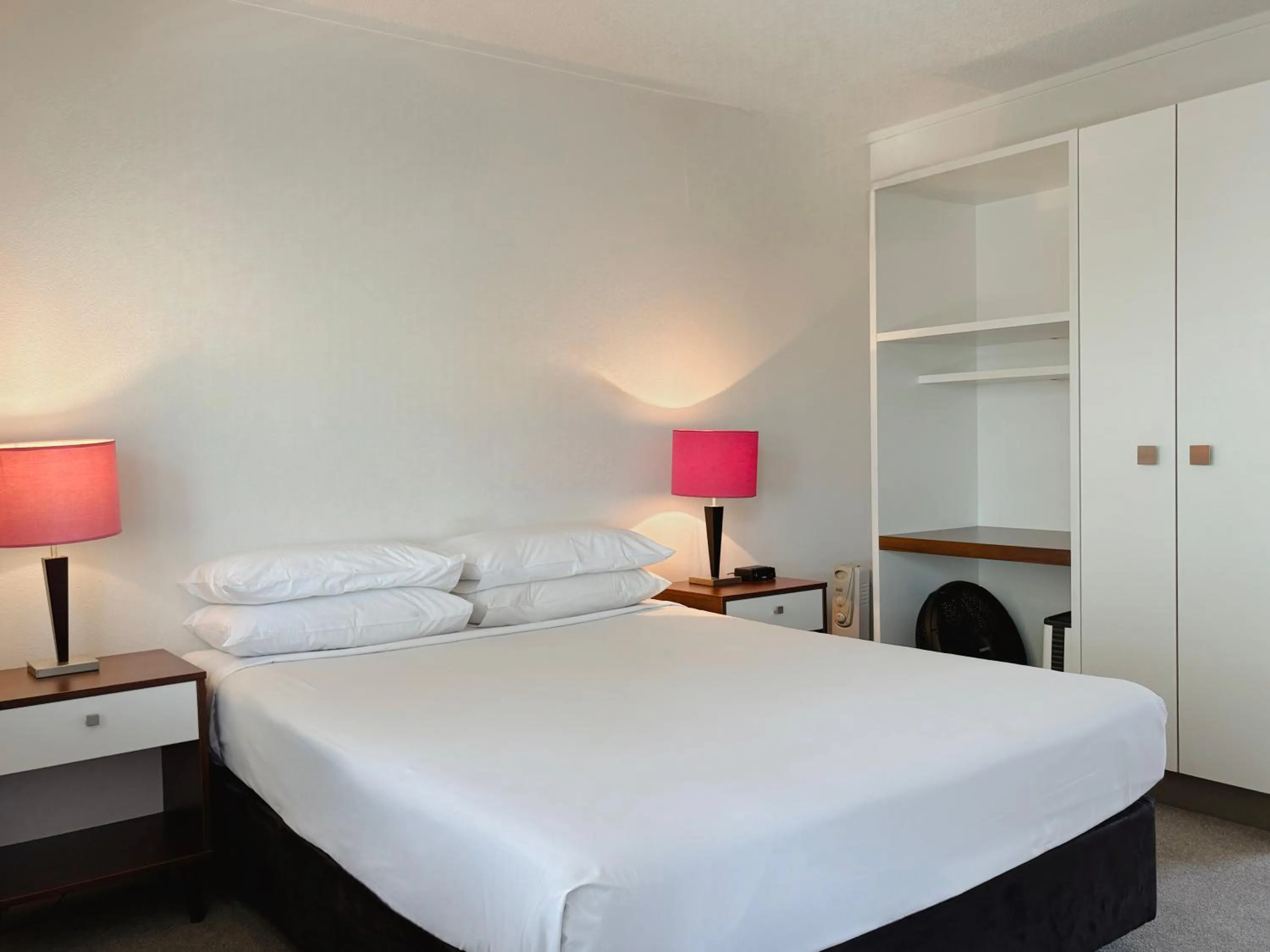 Bed in Mt Albert Motor Lodge