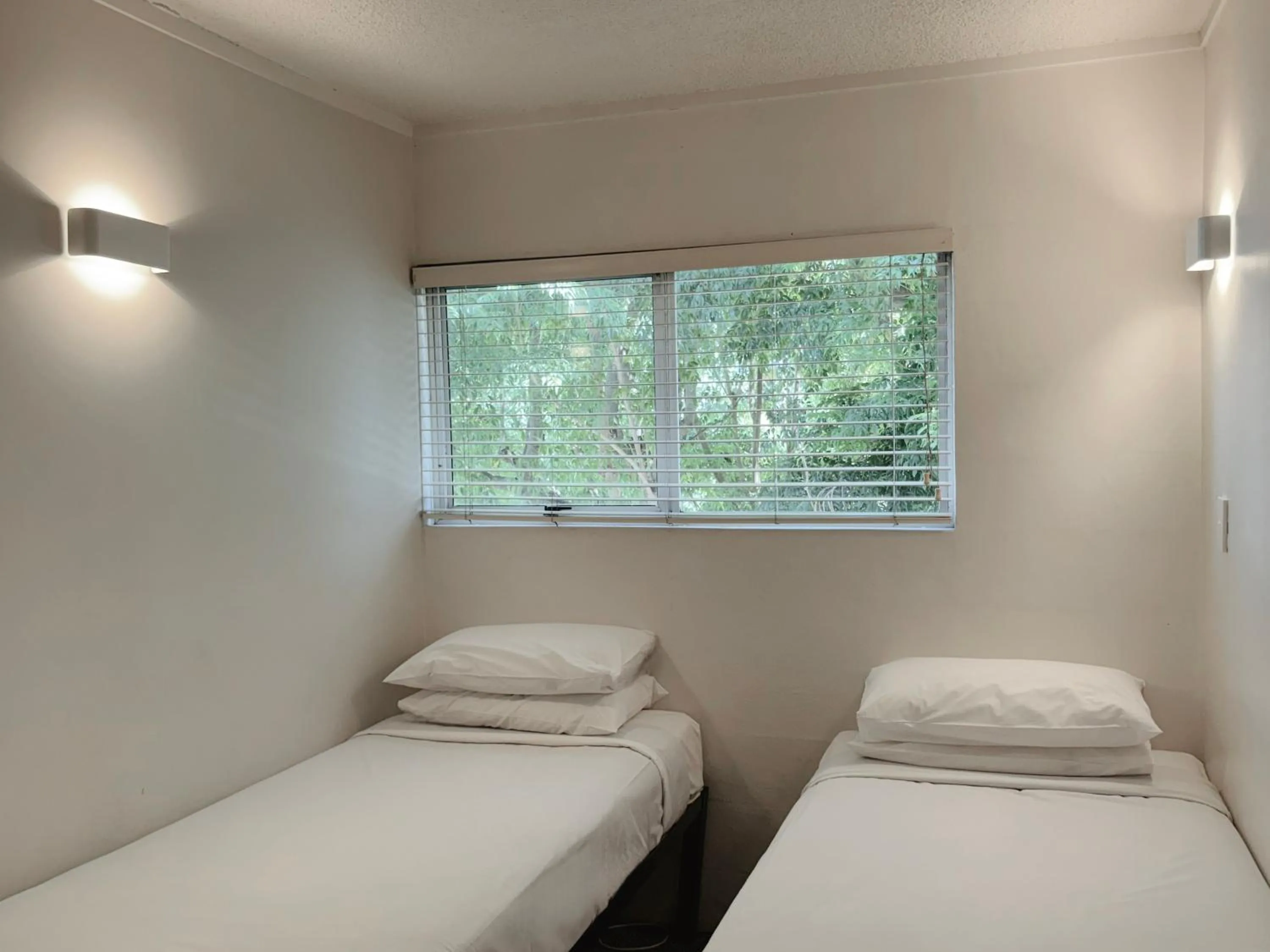 Bed in Mt Albert Motor Lodge