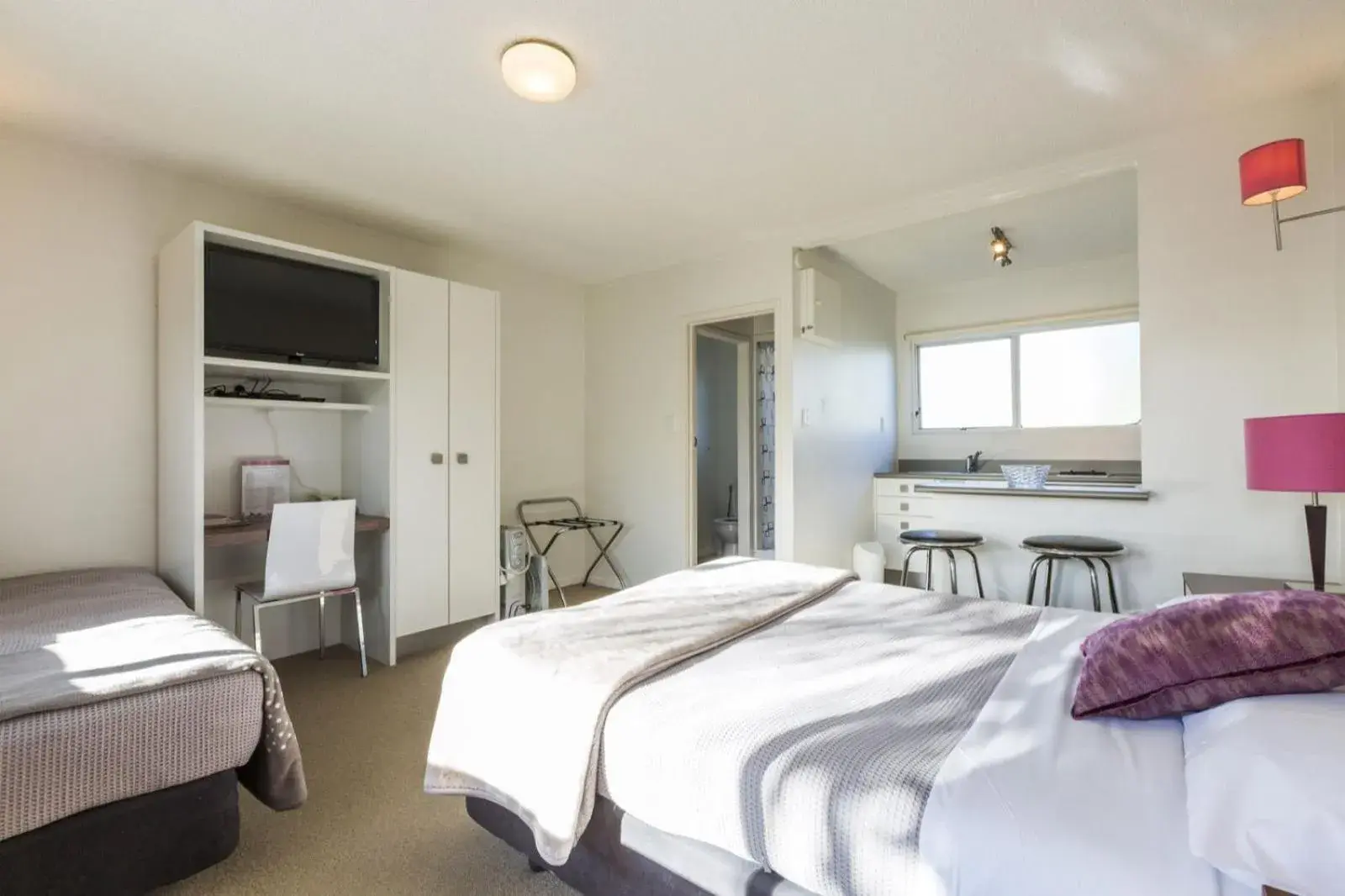 Photo of the whole room, Bed in Mt Albert Motor Lodge