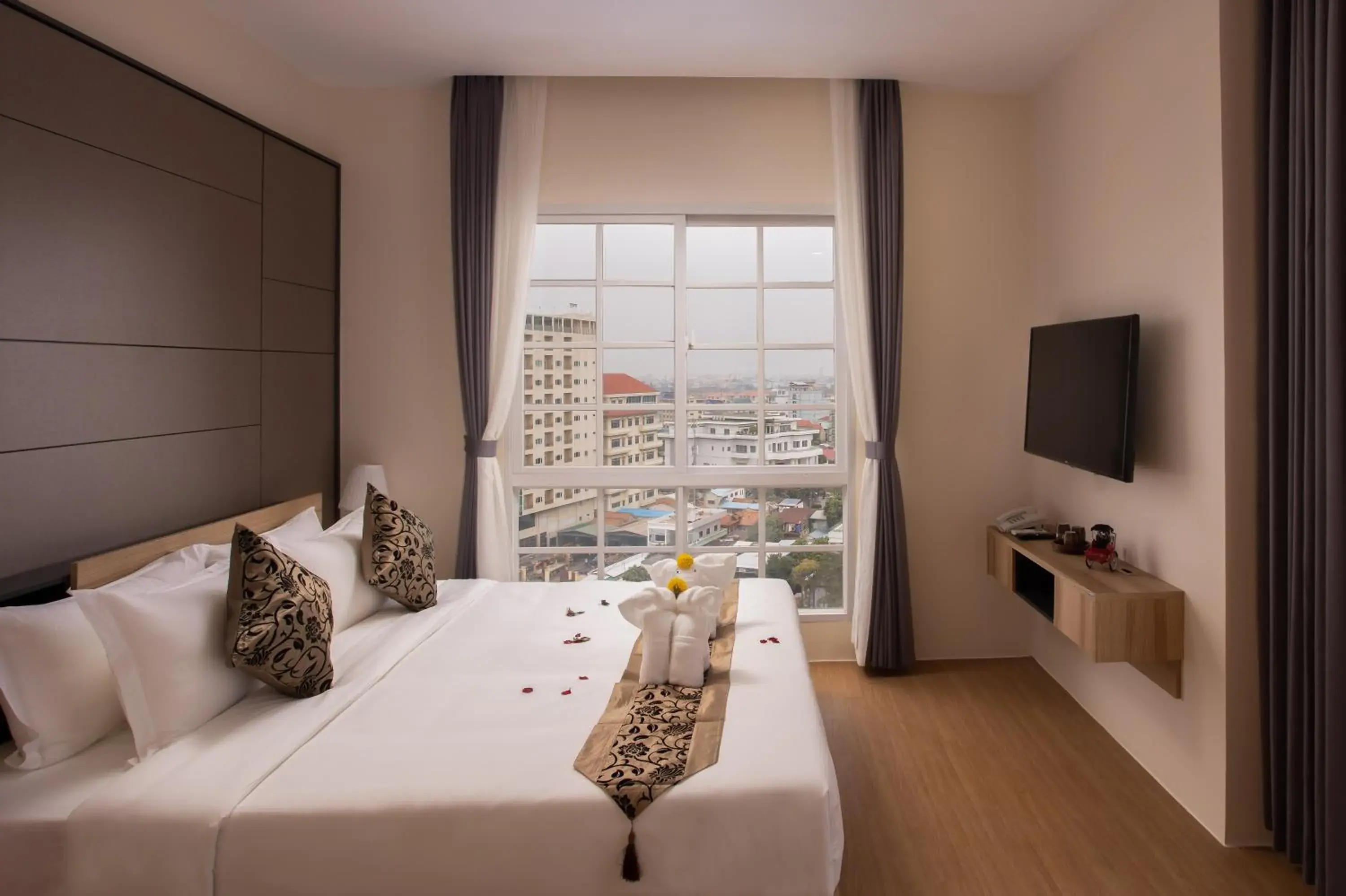 Photo of the whole room, Bed in TK VIEW HOTEL & APARTMENT Photo of the whole room, Bed in TK VIEW HOTEL & APARTMENT