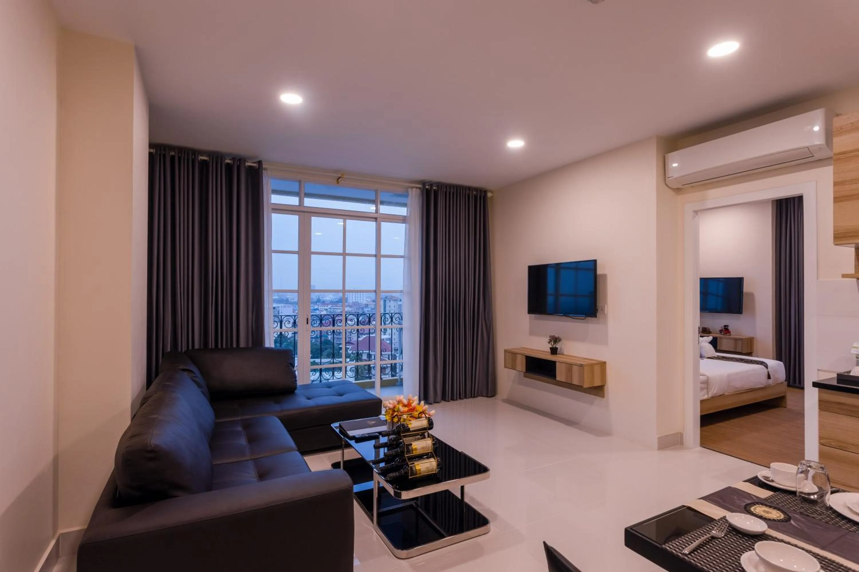 Seating area, Bed in TK VIEW HOTEL & APARTMENT