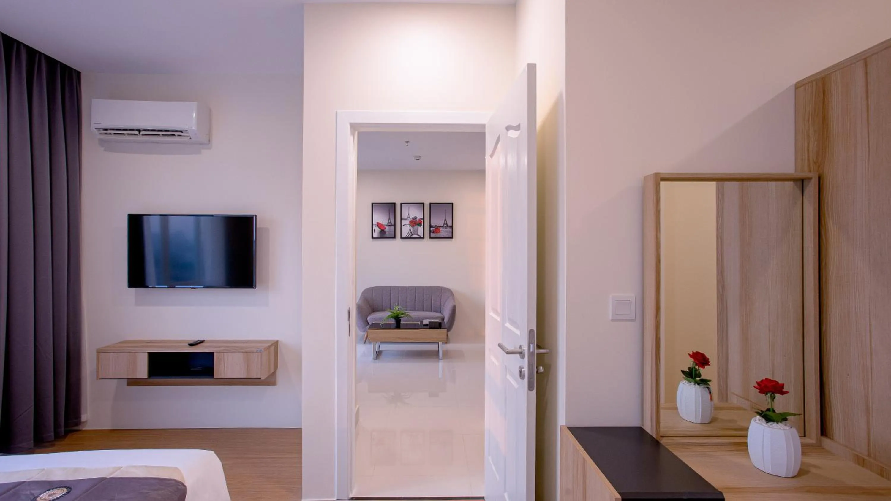 Communal lounge/ TV room, Bed in TK VIEW HOTEL & APARTMENT