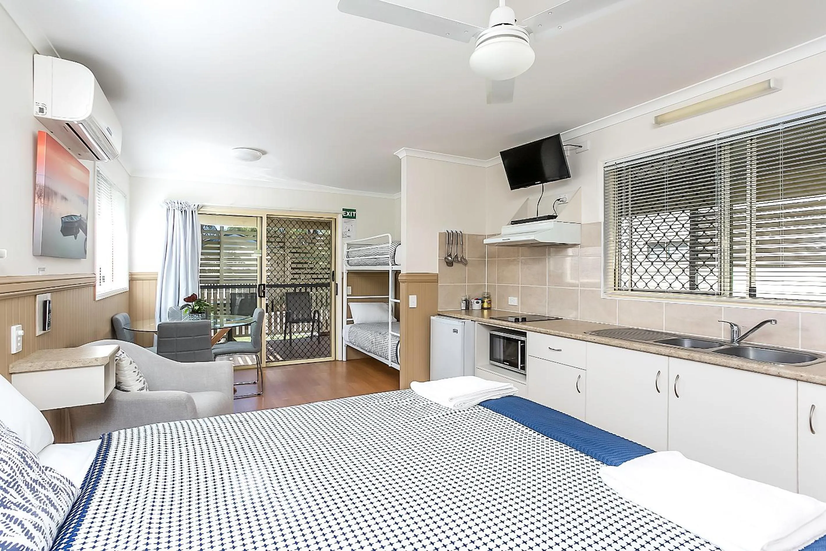 Kitchen or kitchenette in Tiaro Tourist Stopover
