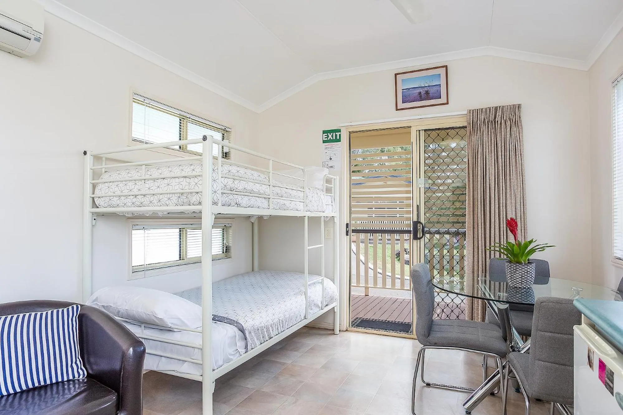 bunk bed, Bed in Tiaro Tourist Stopover