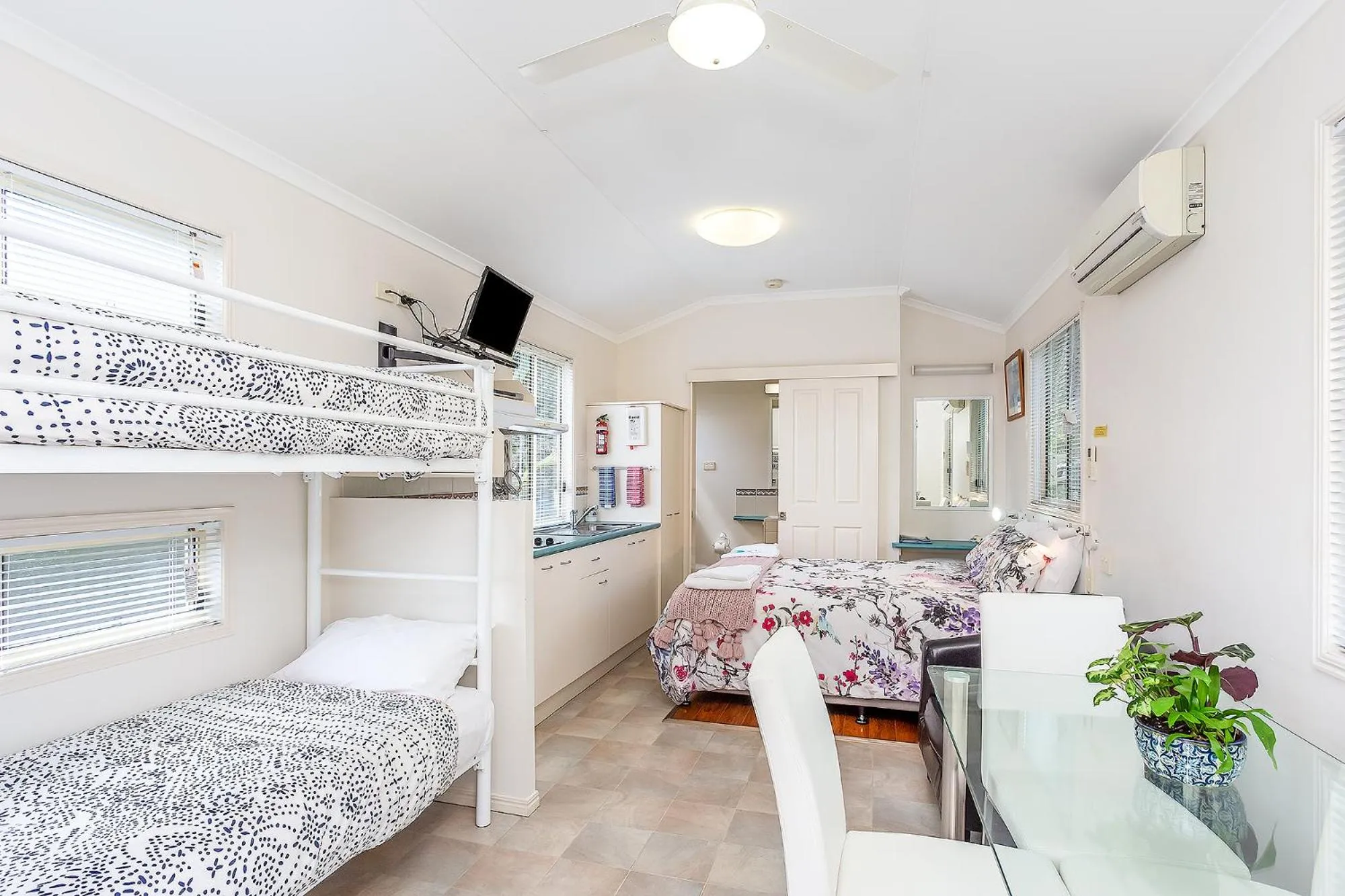 Photo of the whole room, Bed in Tiaro Tourist Stopover