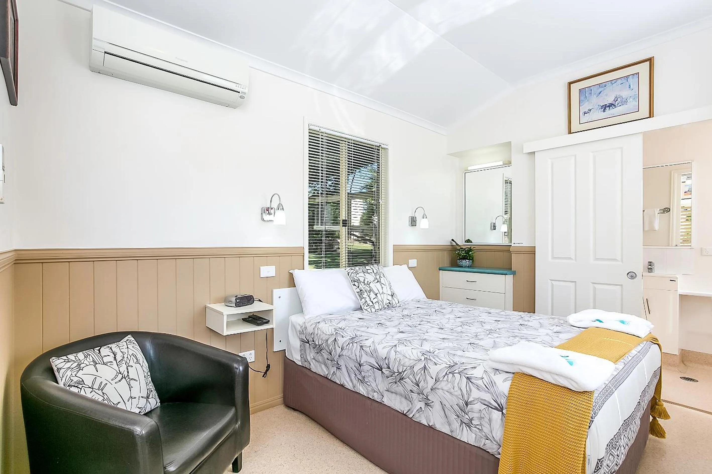 Bedroom, Bed in Tiaro Tourist Stopover