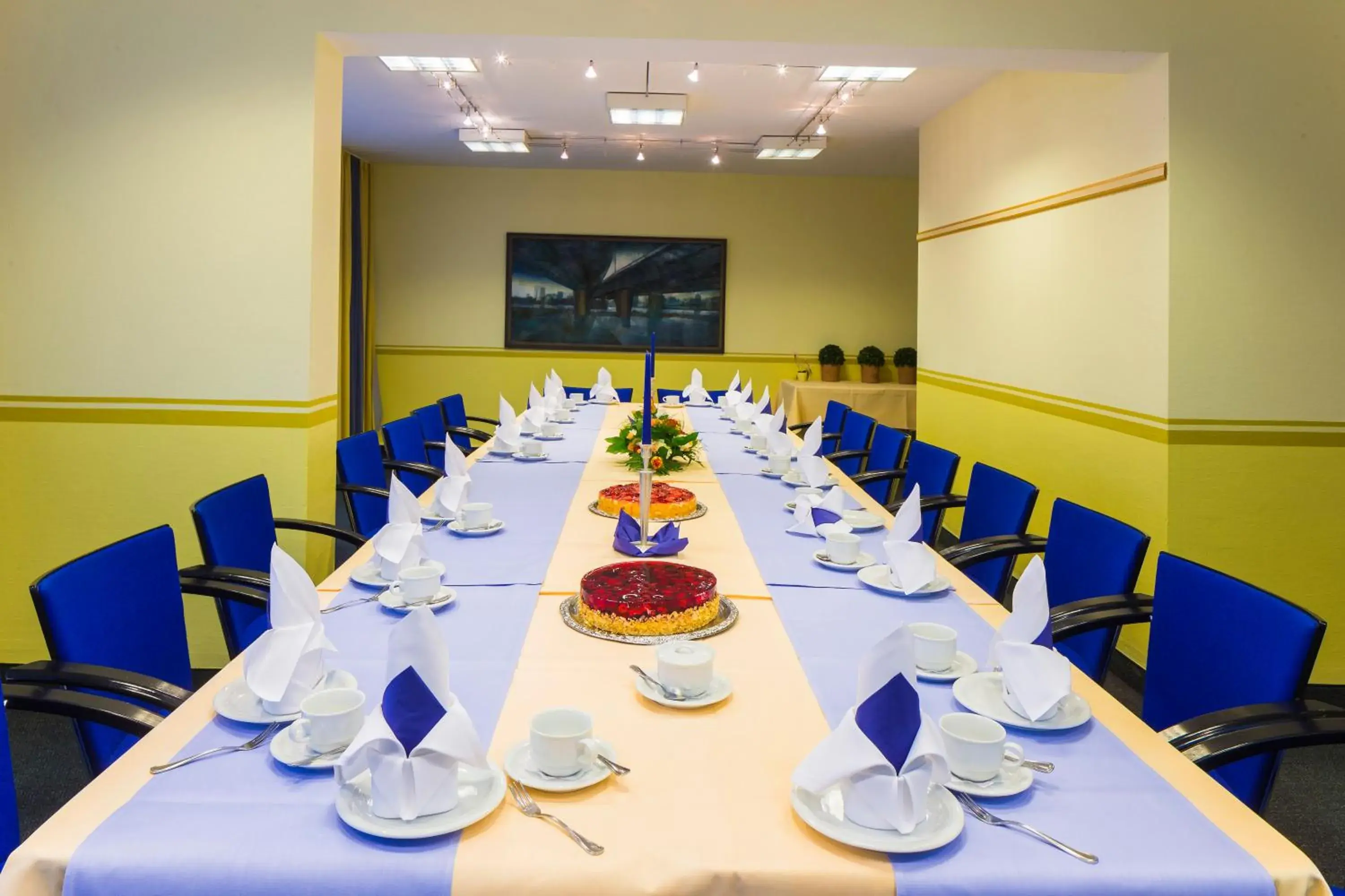 Restaurant/places to eat in Hotel Am Terrassenufer Restaurant/places to eat in Hotel Am Terrassenufer