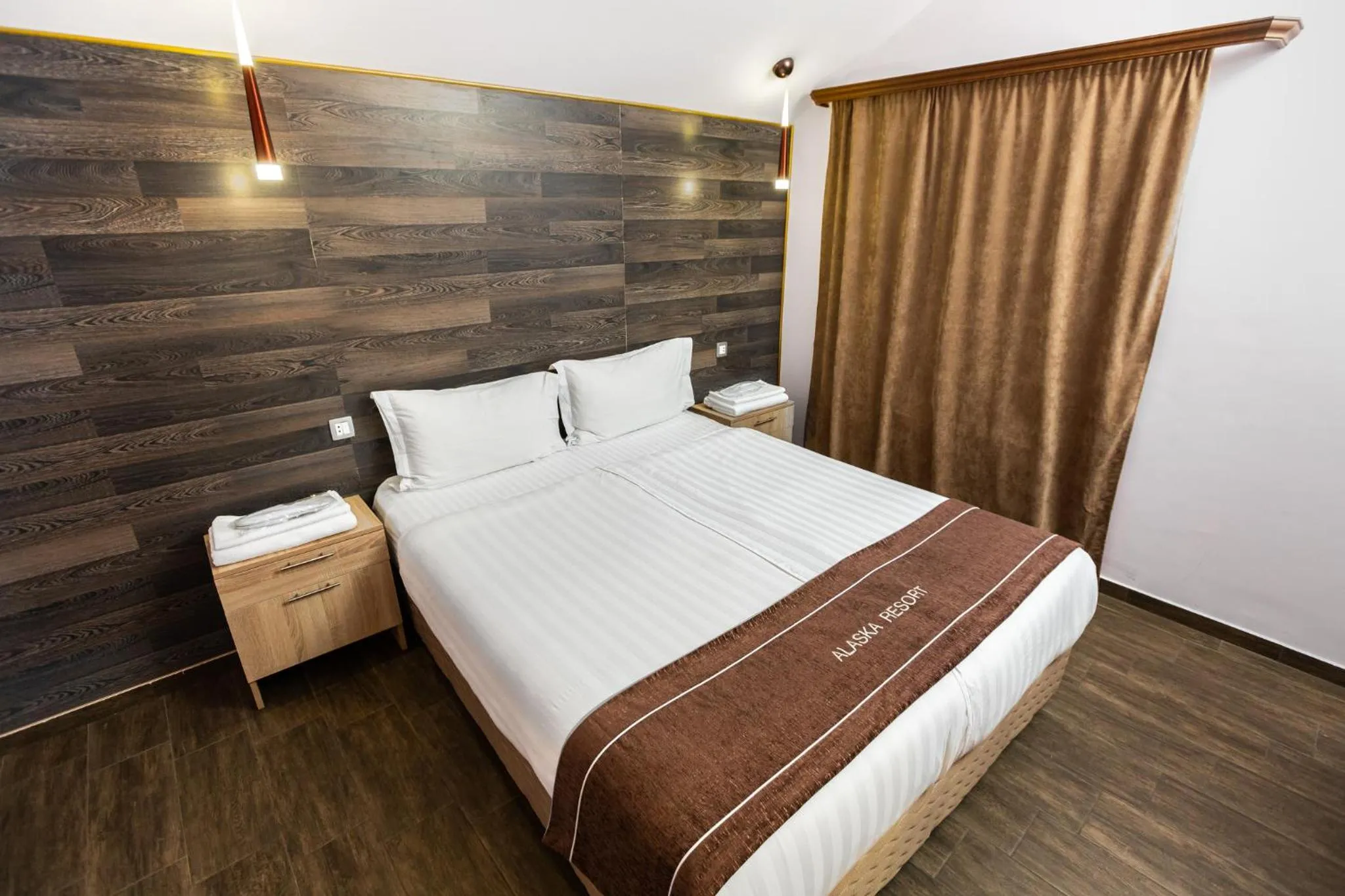 Bedroom, Bed in Alaska Resort