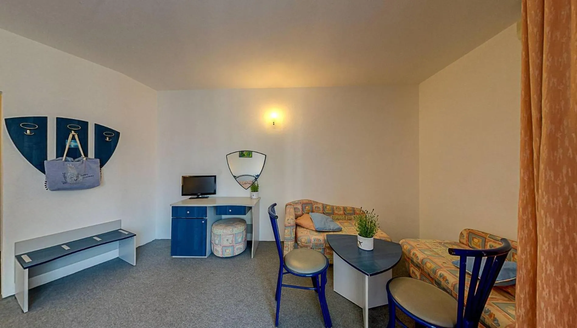 TV and multimedia in Elmar Hotel