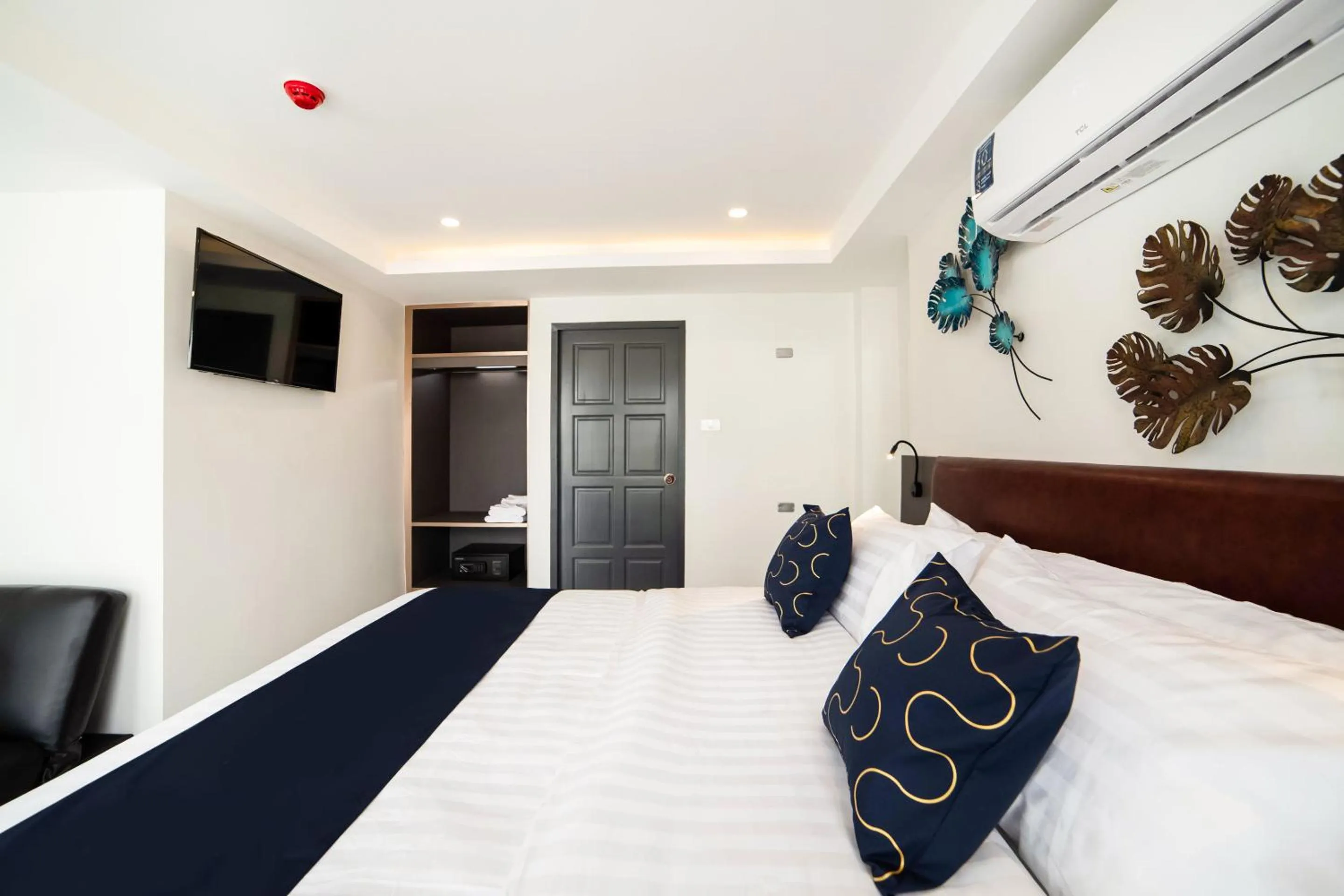 Bed in RoomQuest Sukhumvit36 BTS Thonglor