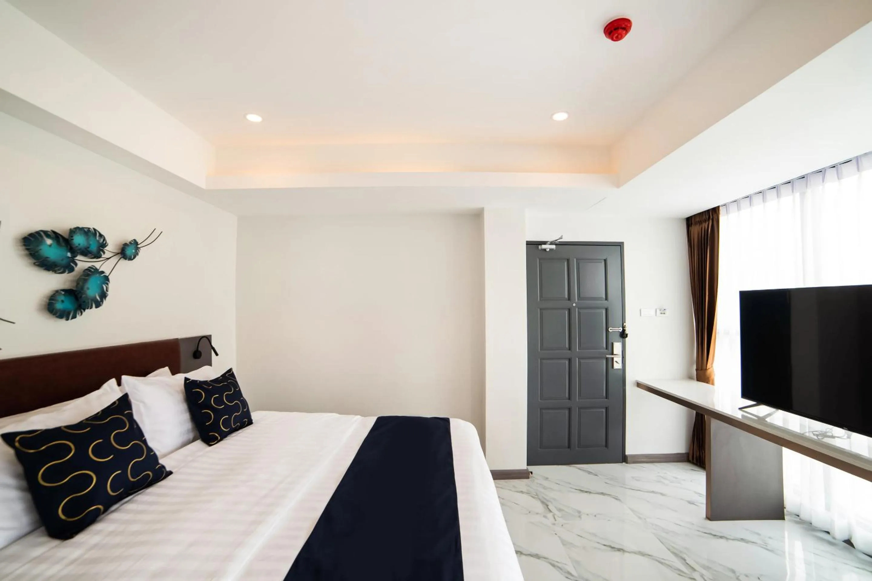 Bed in RoomQuest Sukhumvit36 BTS Thonglor