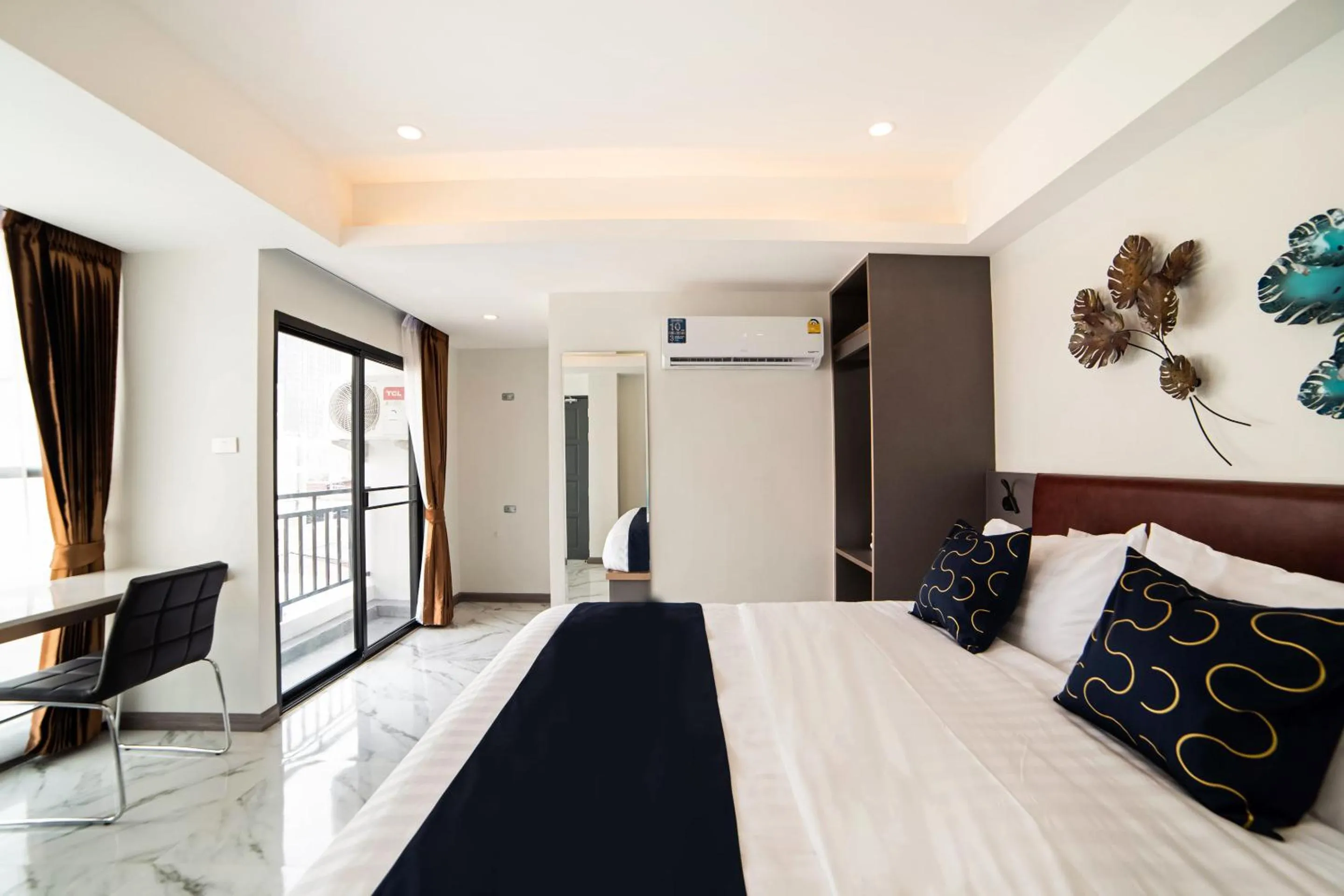 Bed in RoomQuest Sukhumvit36 BTS Thonglor