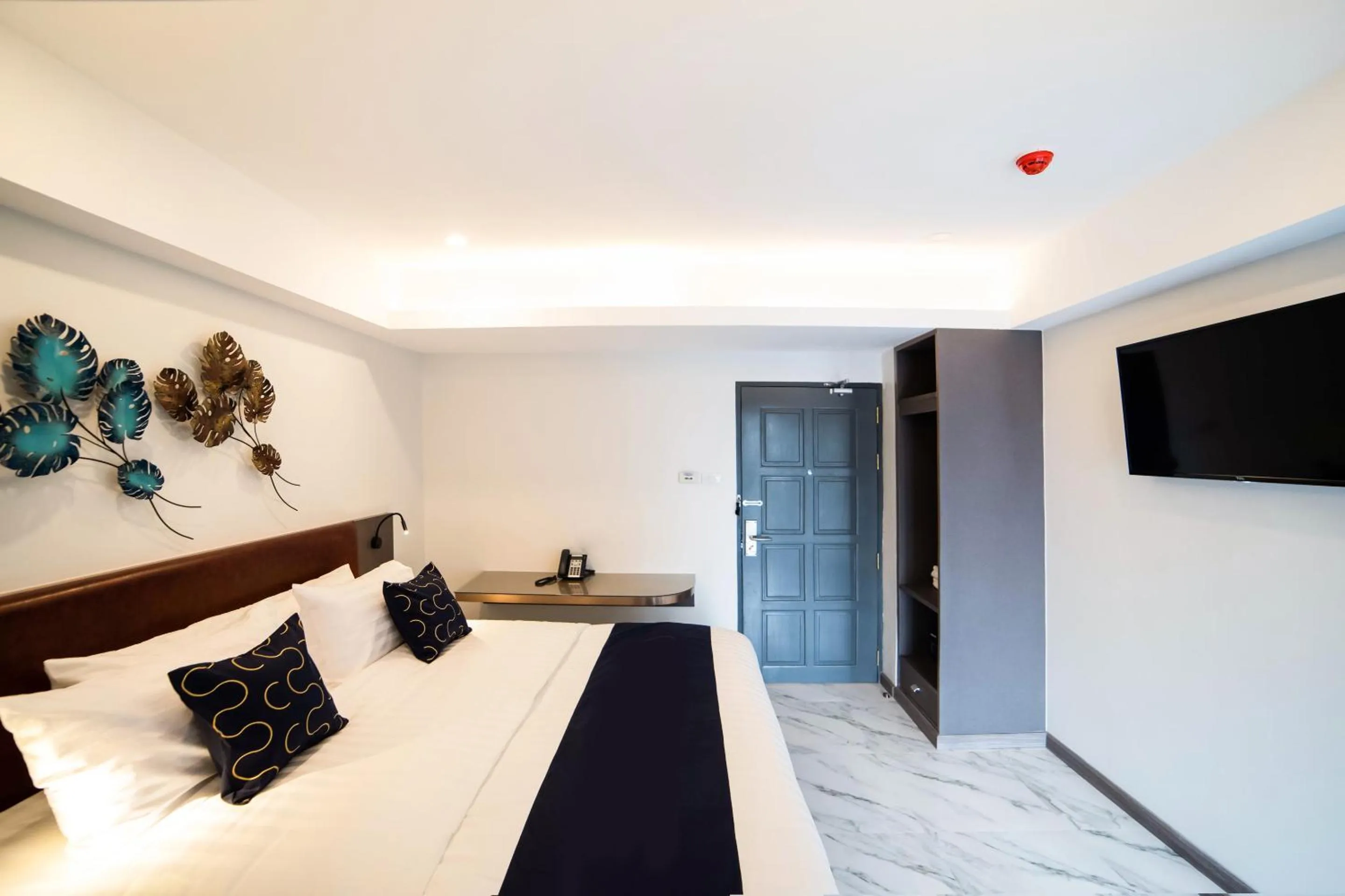 Bed in RoomQuest Sukhumvit36 BTS Thonglor