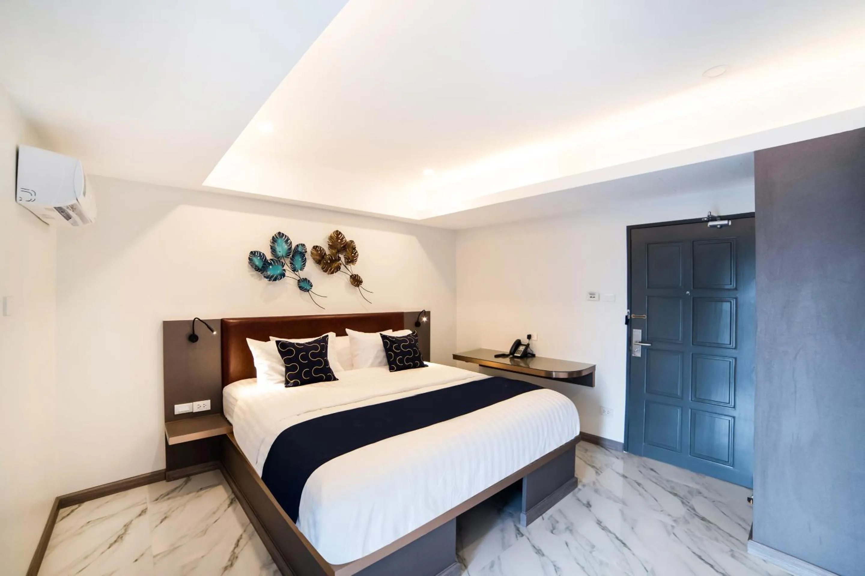 Bed in RoomQuest Sukhumvit36 BTS Thonglor