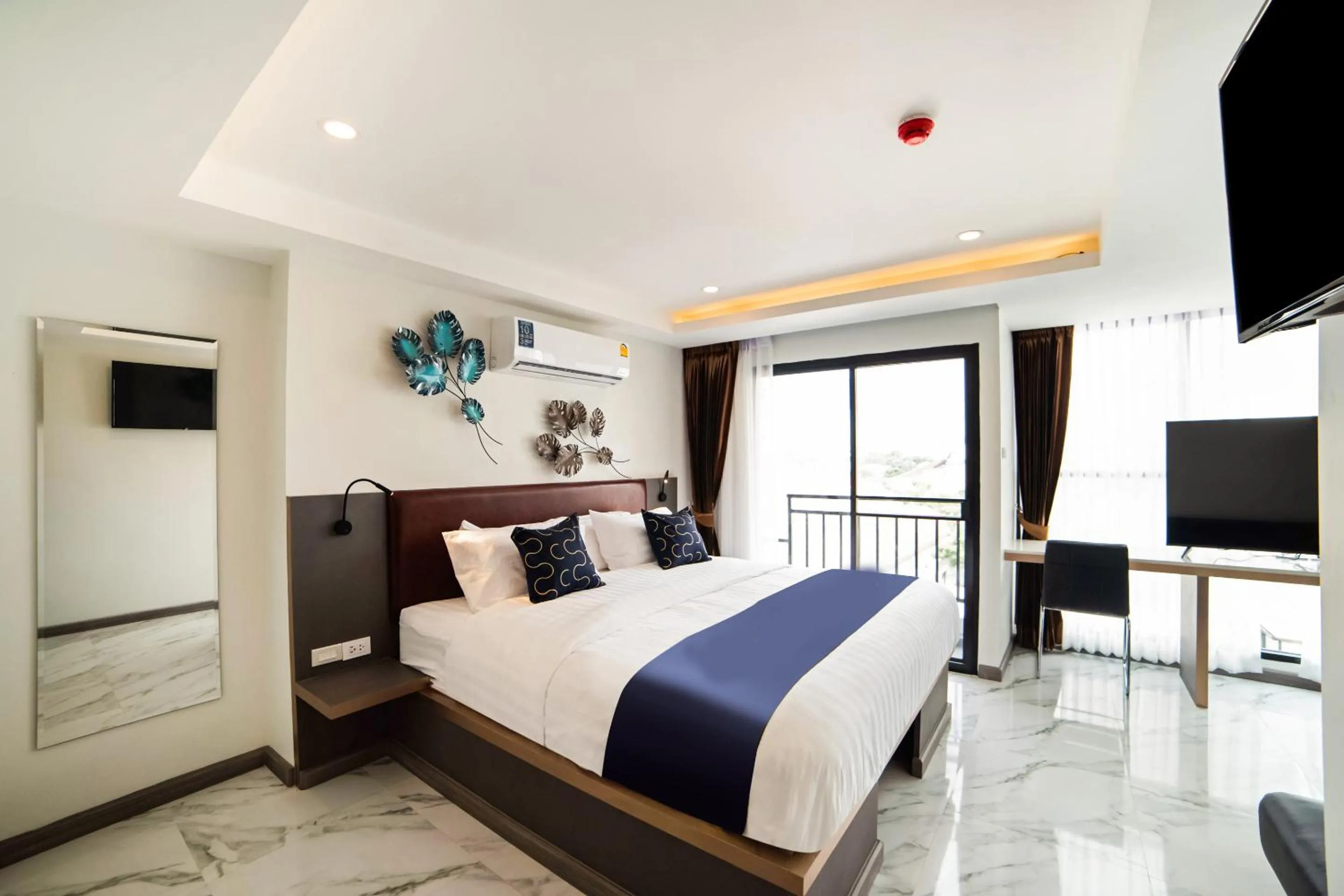 Bed in RoomQuest Sukhumvit36 BTS Thonglor