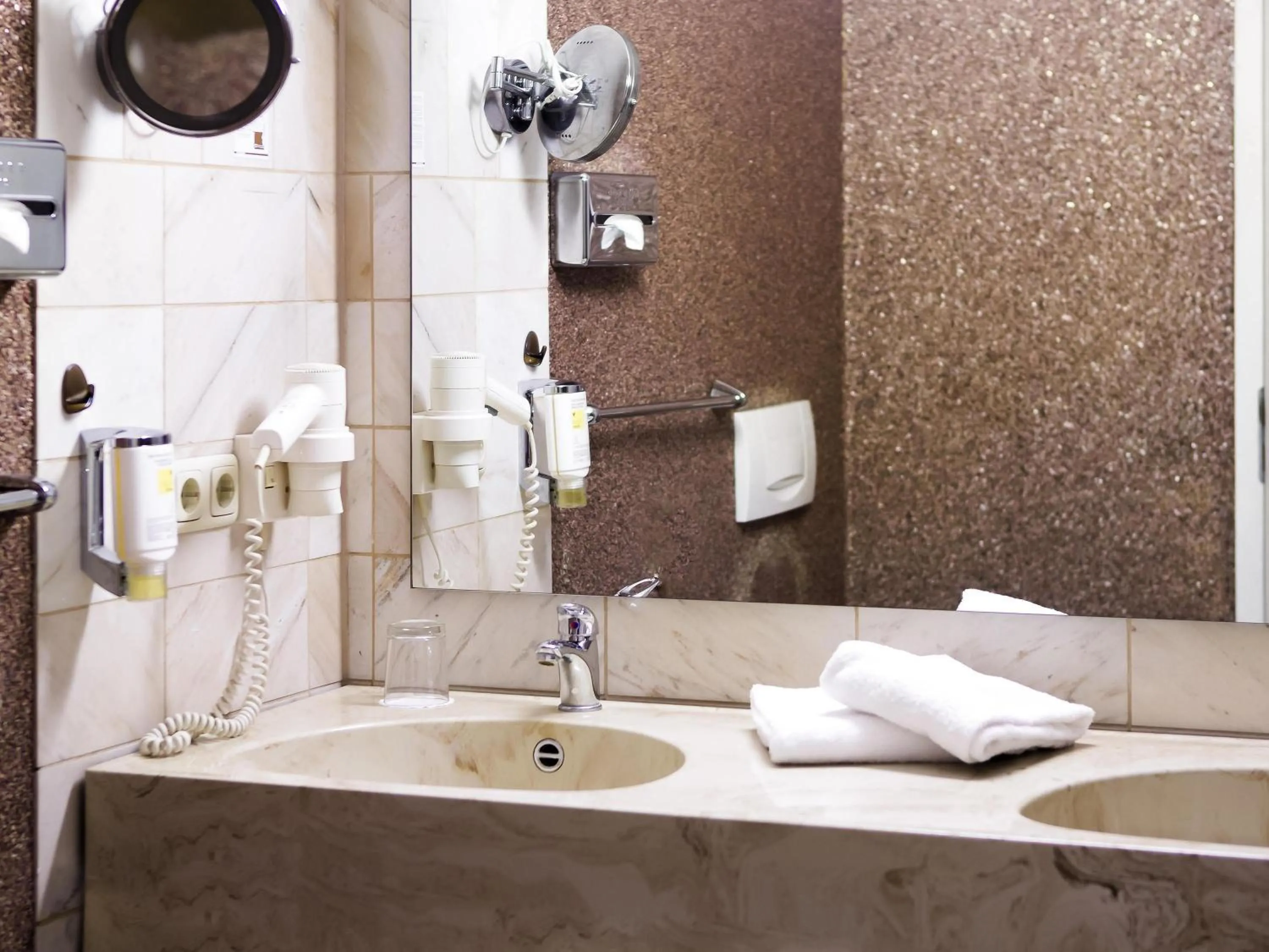 Bedroom in Mercure Mainz City Center