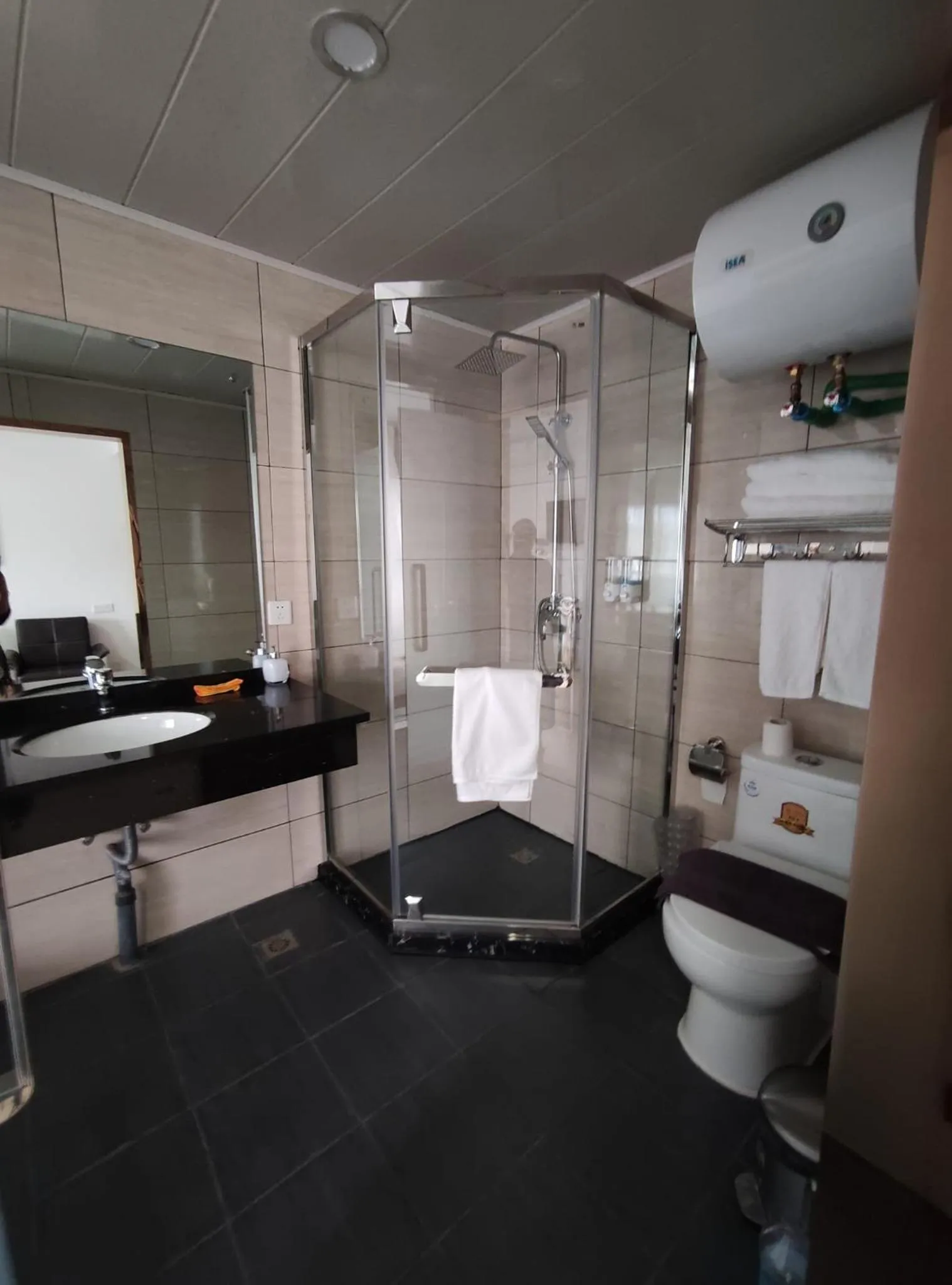 Shower in Feima Hotel