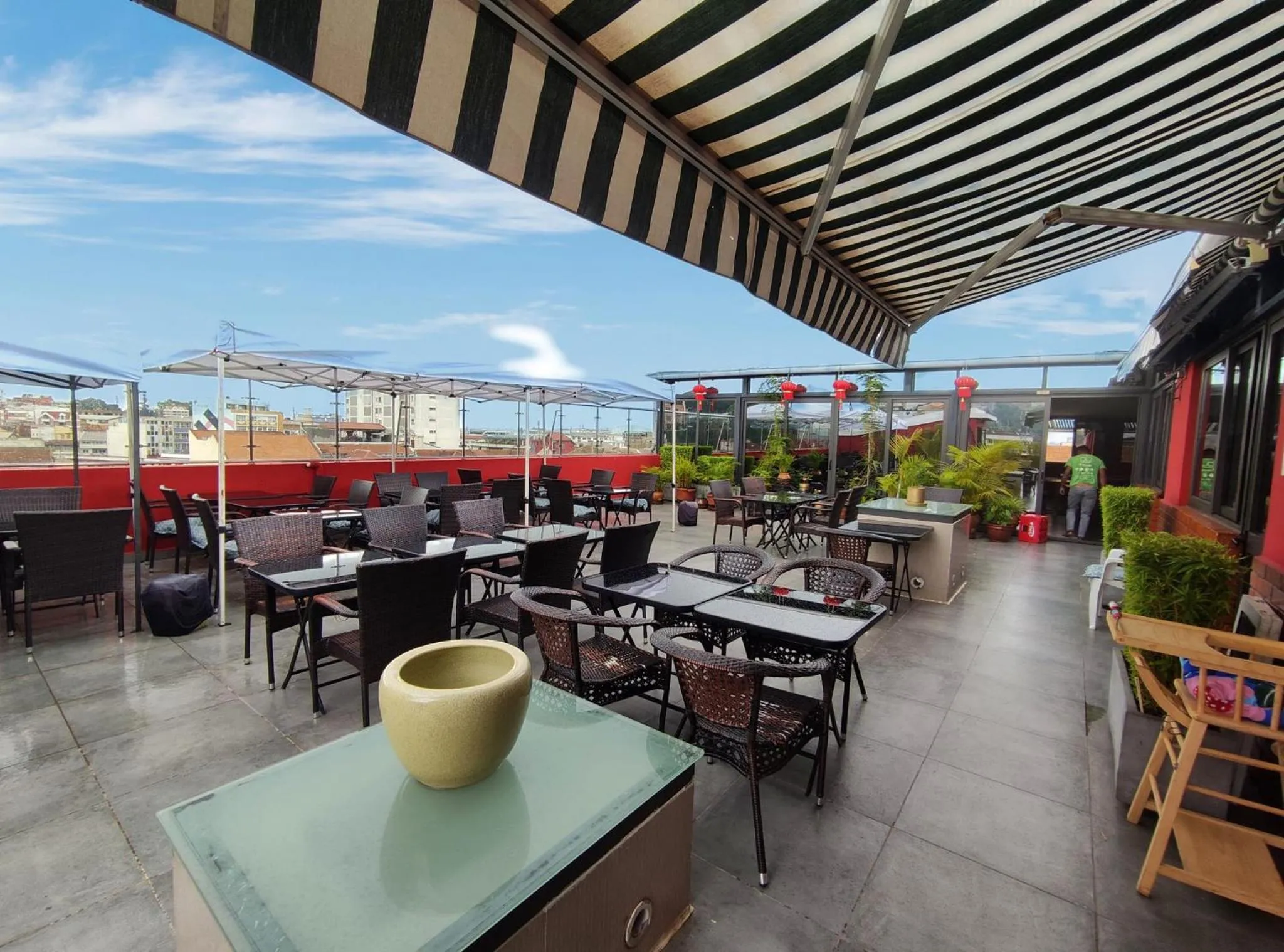 Restaurant/places to eat in Feima Hotel