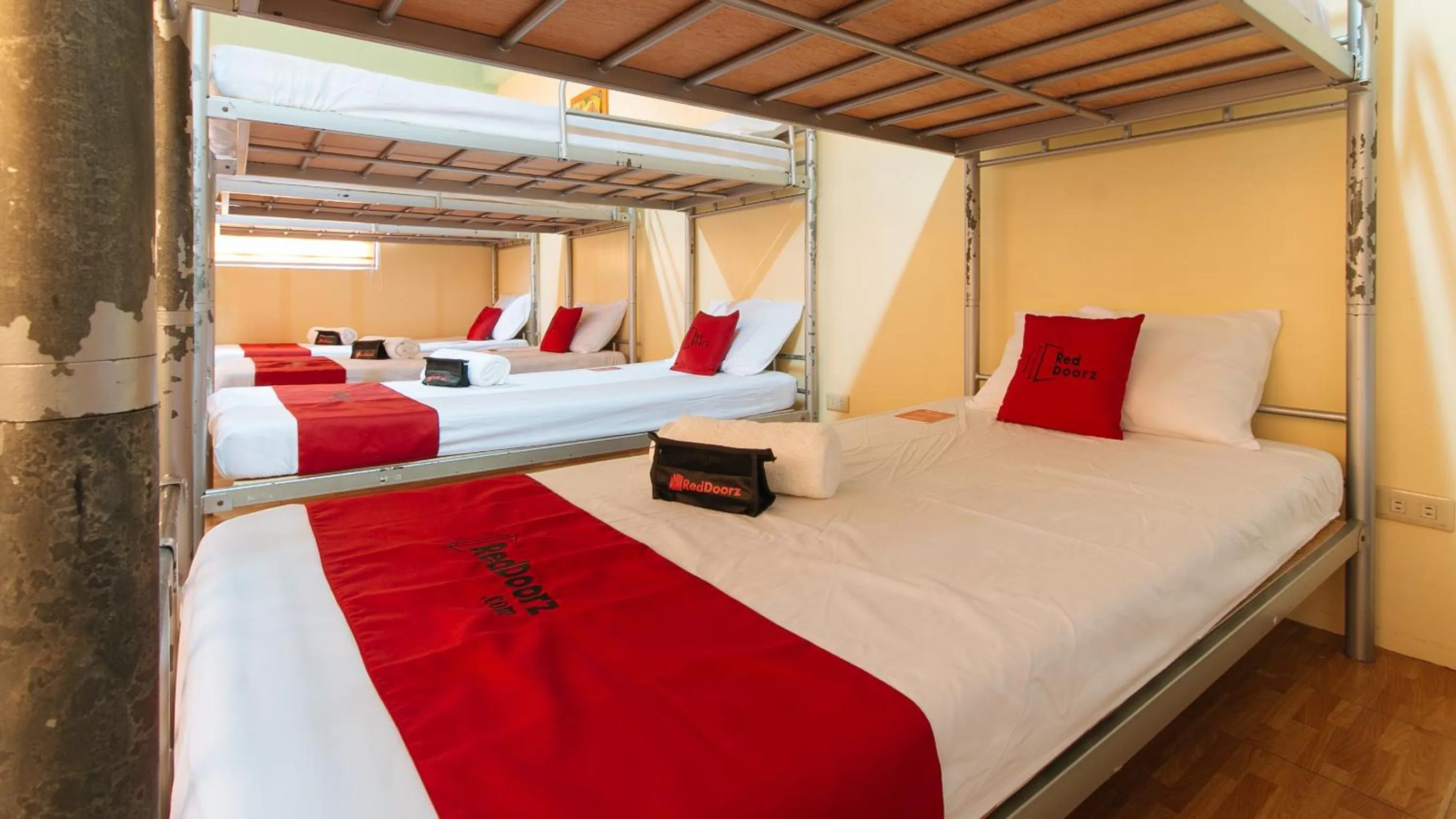 Bed in RedDoorz @ Arimbay Legazpi City