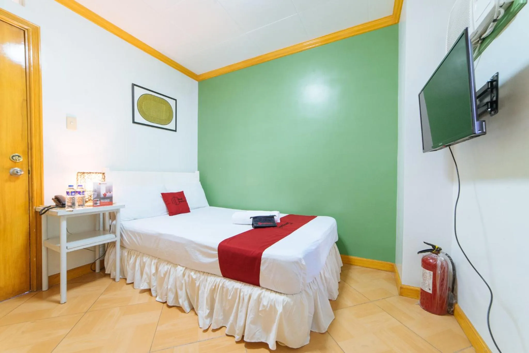 TV and multimedia, Bed in RedDoorz @ Arimbay Legazpi City