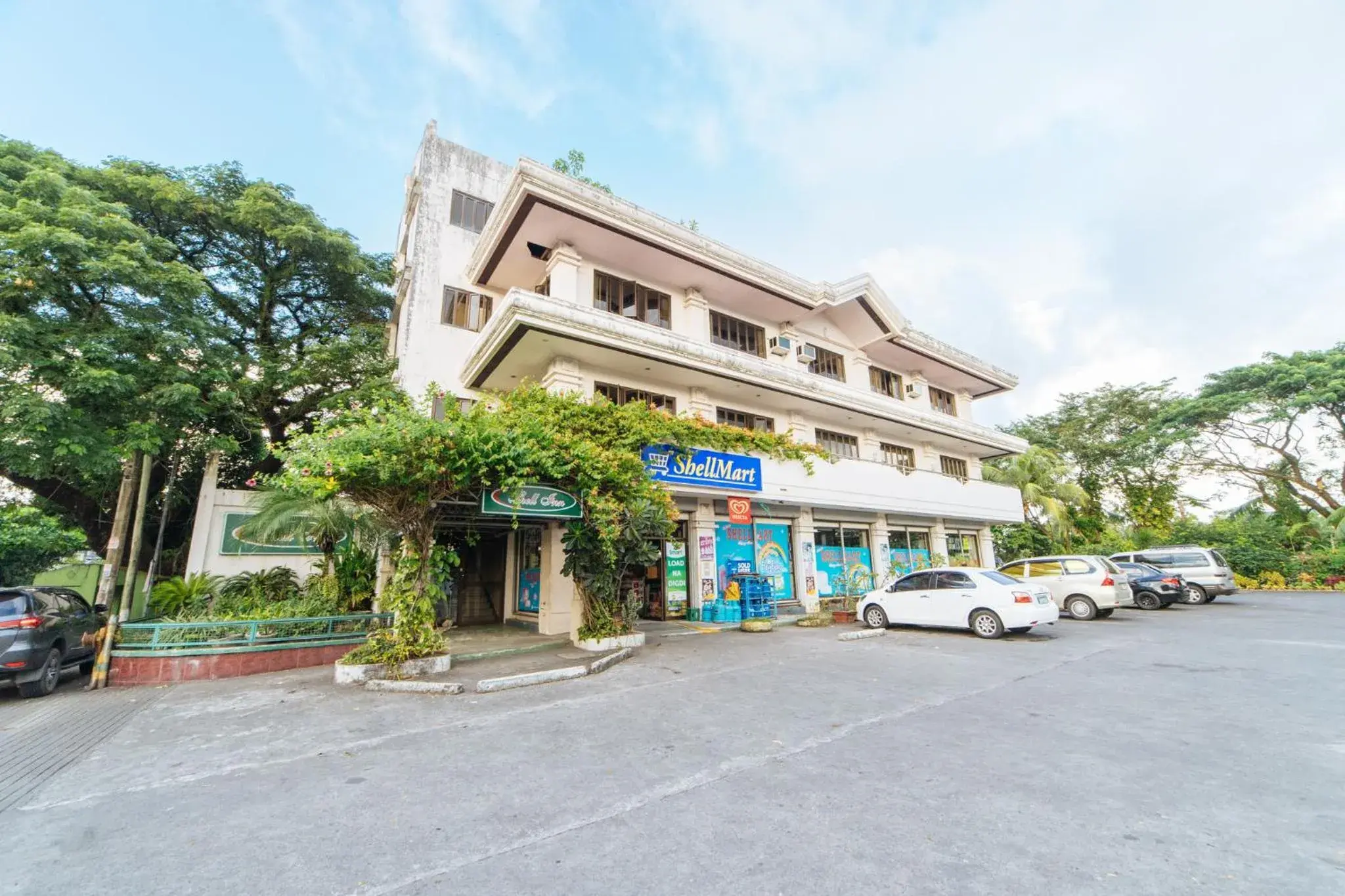 Property building in RedDoorz @ Arimbay Legazpi City Property building in RedDoorz @ Arimbay Legazpi City