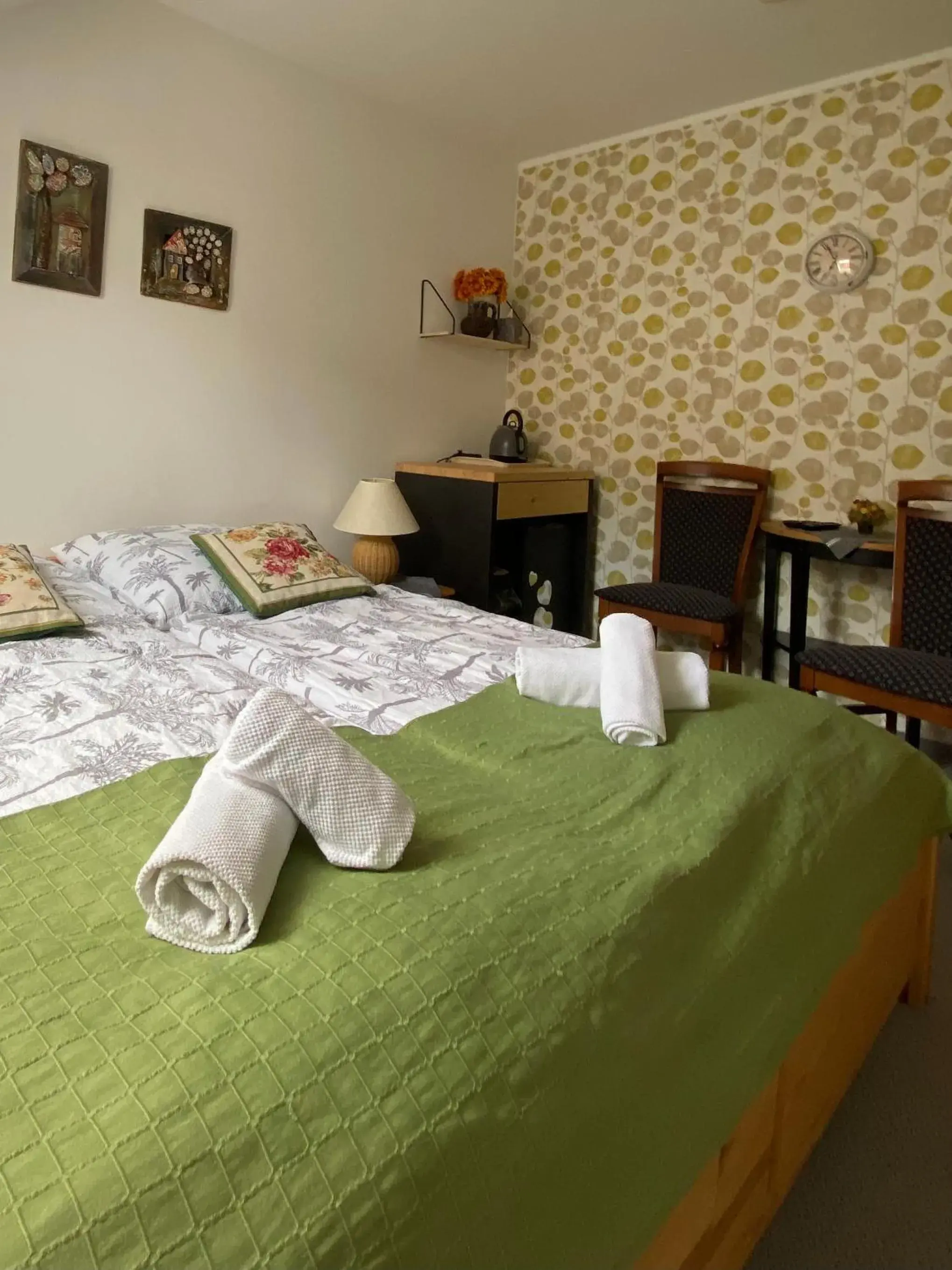 Double or Twin Room with Garden View - single occupancy in Penzión Vila Petra Bed&Breakfast Double or Twin Room with Garden View - single occupancy in Penzión Vila Petra Bed&Breakfast