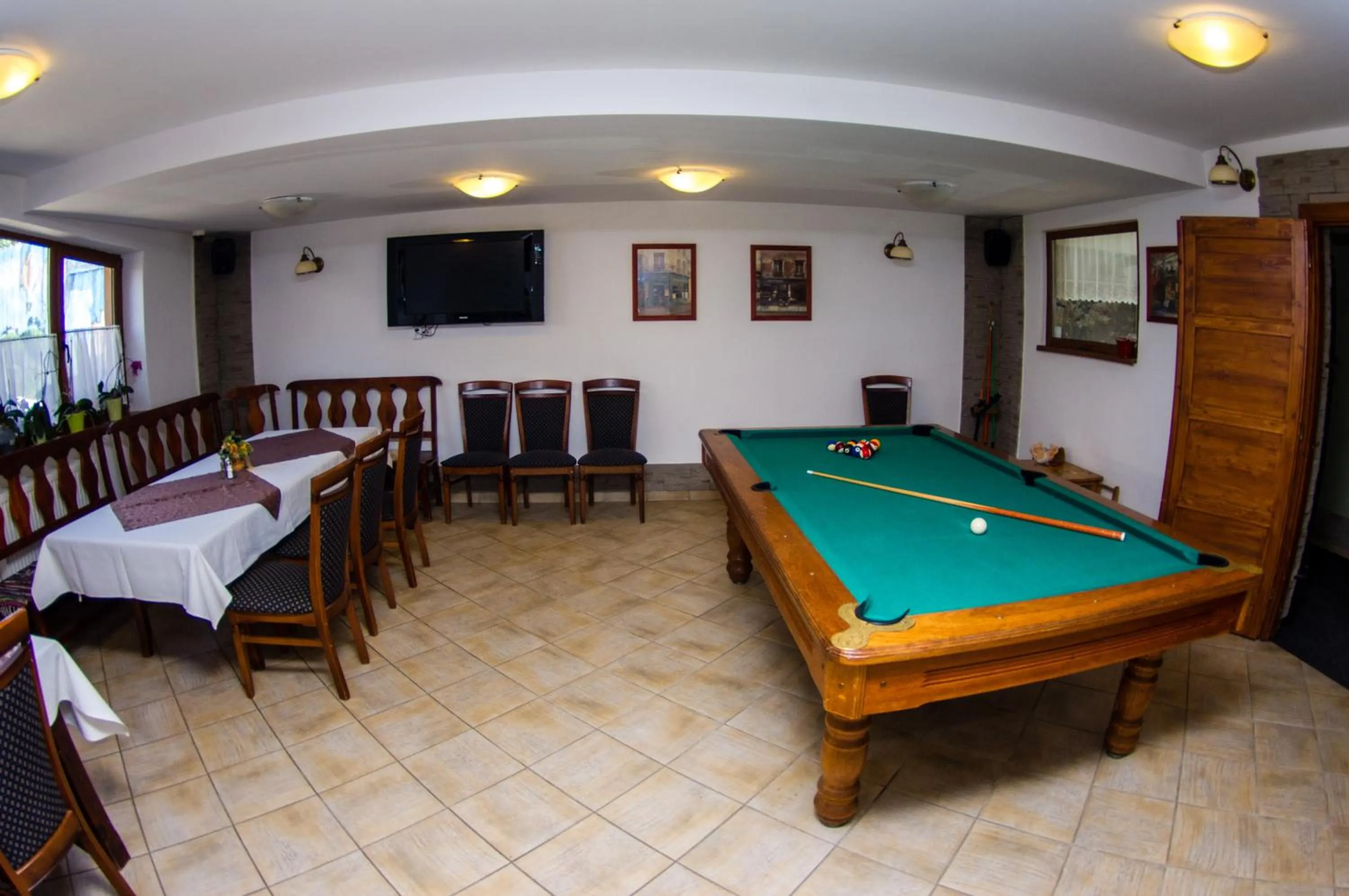 Restaurant/places to eat in Penzión Vila Petra Bed&Breakfast