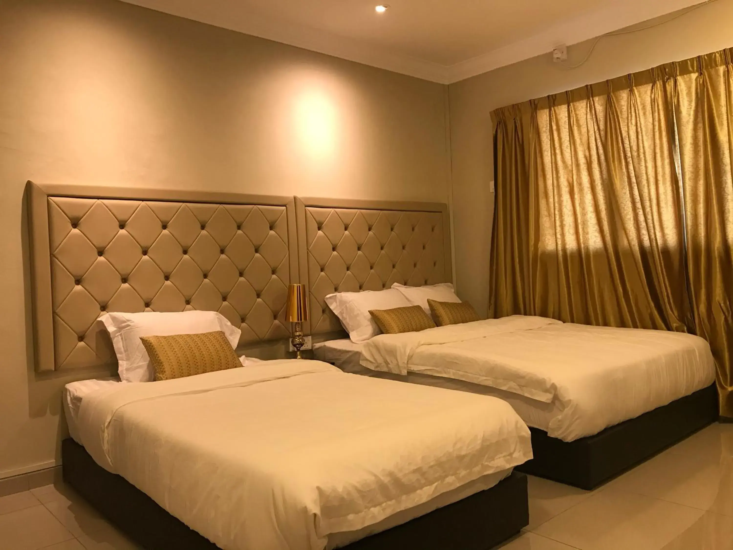 Bed in Art Heritage at Lucky 7 Bed in Art Heritage at Lucky 7