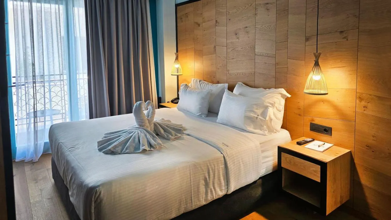 Photo of the whole room, Bed in Artion Boutique by Enorme