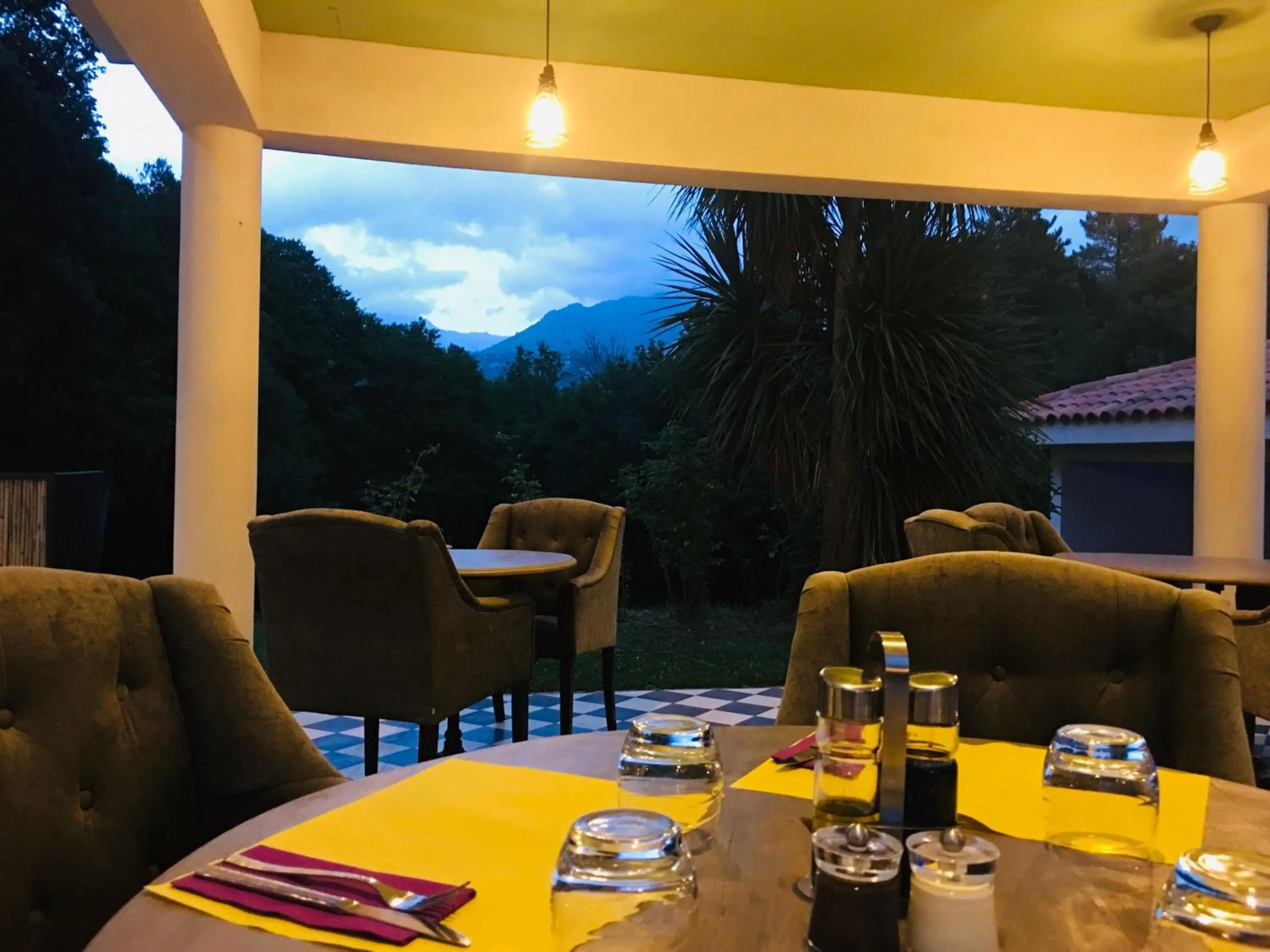 Restaurant/places to eat in Hôtel Cantu di Fiumu