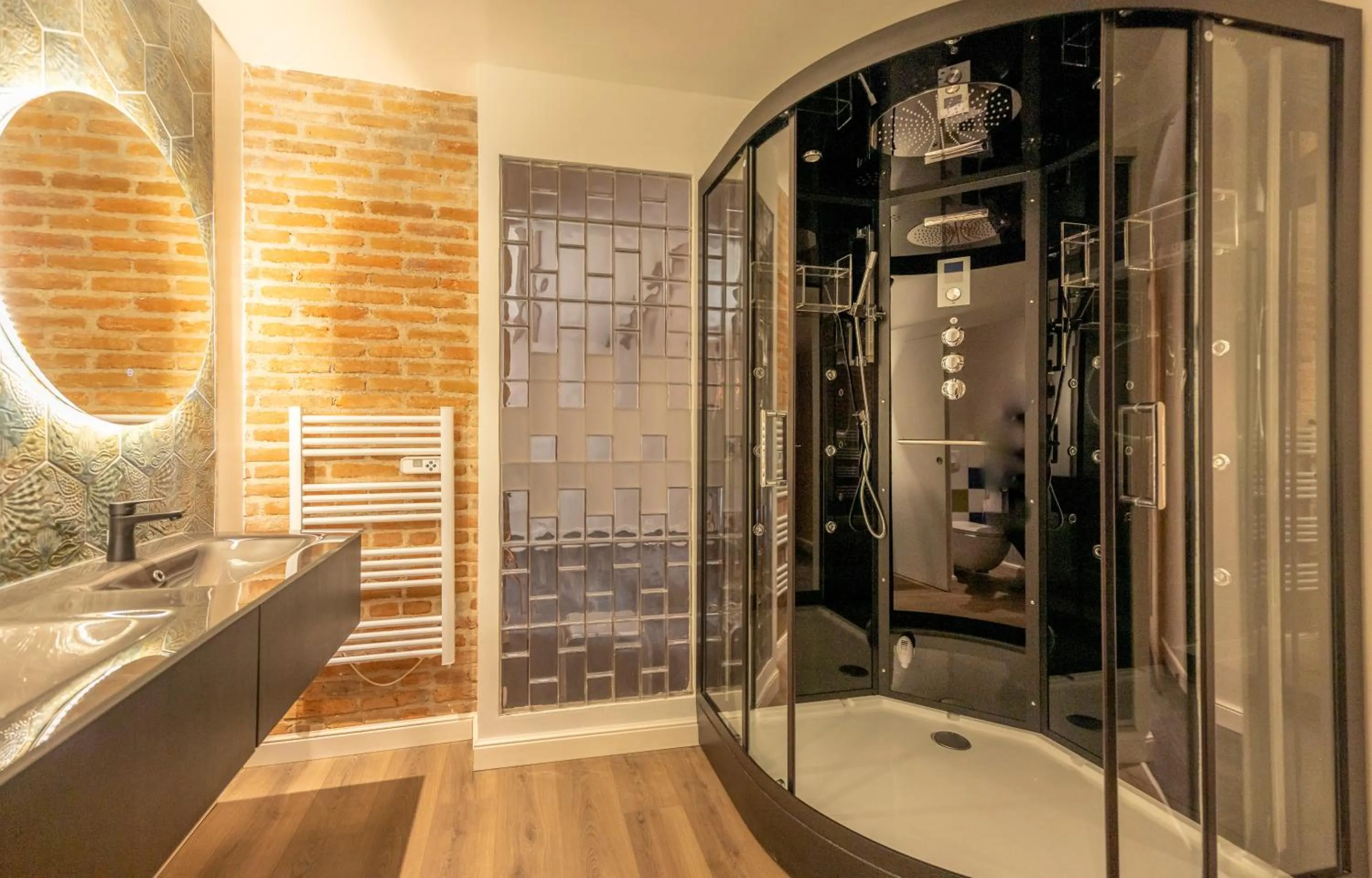 Shower in Hôtel Cantu di Fiumu