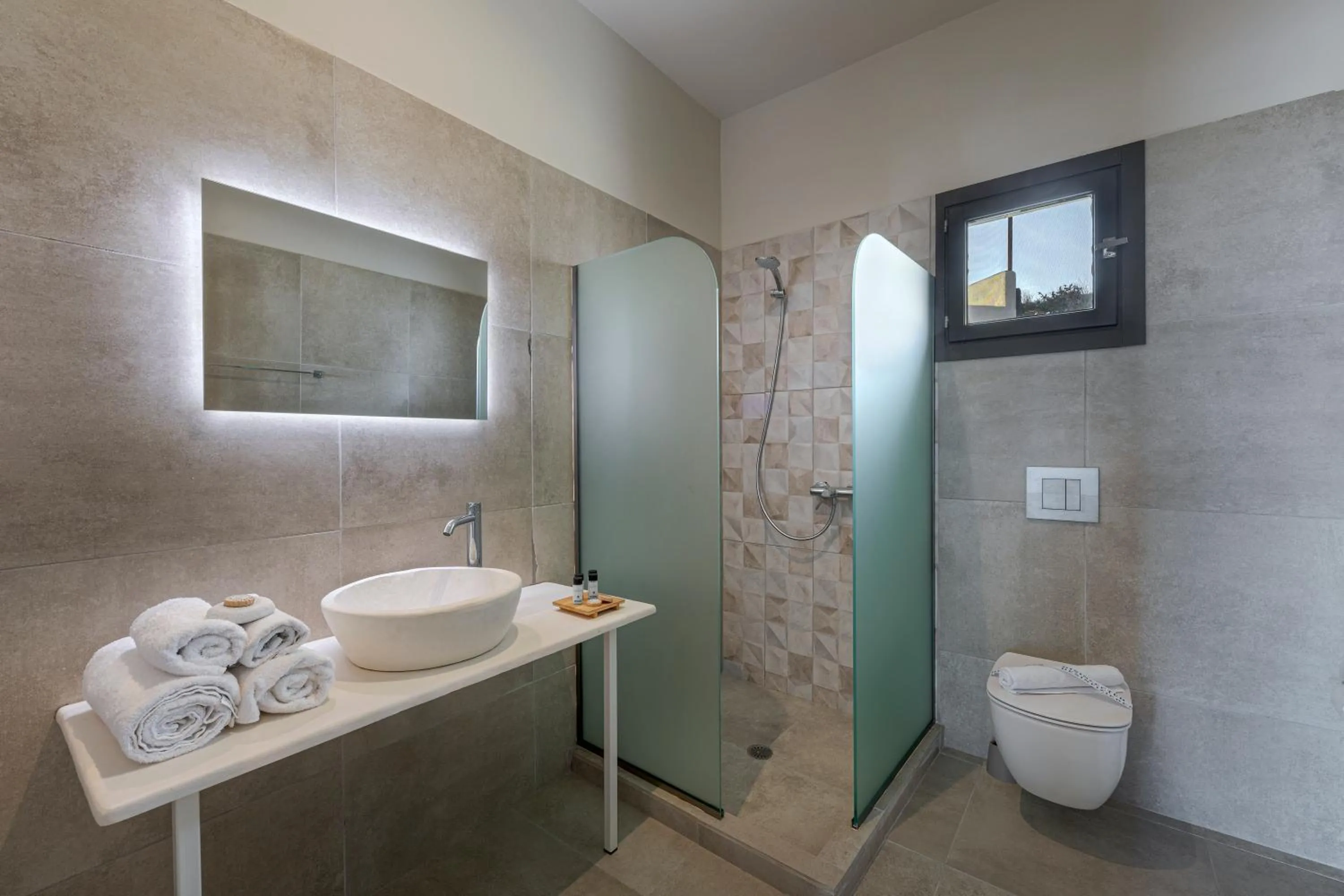 Bathroom in Pearl Inn Hotel by Pearl Hotel Collection