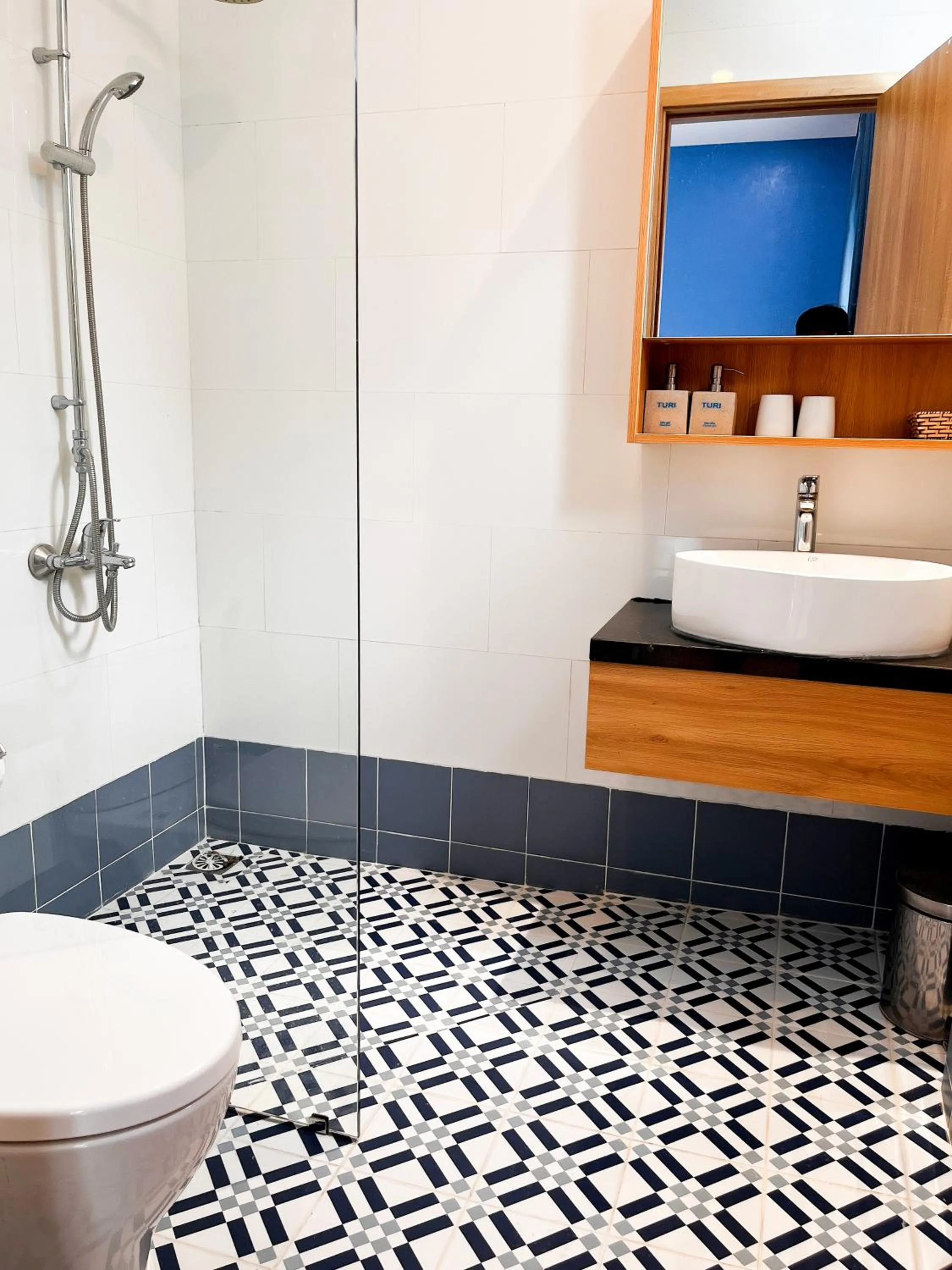 Shower in Turi Staypoint