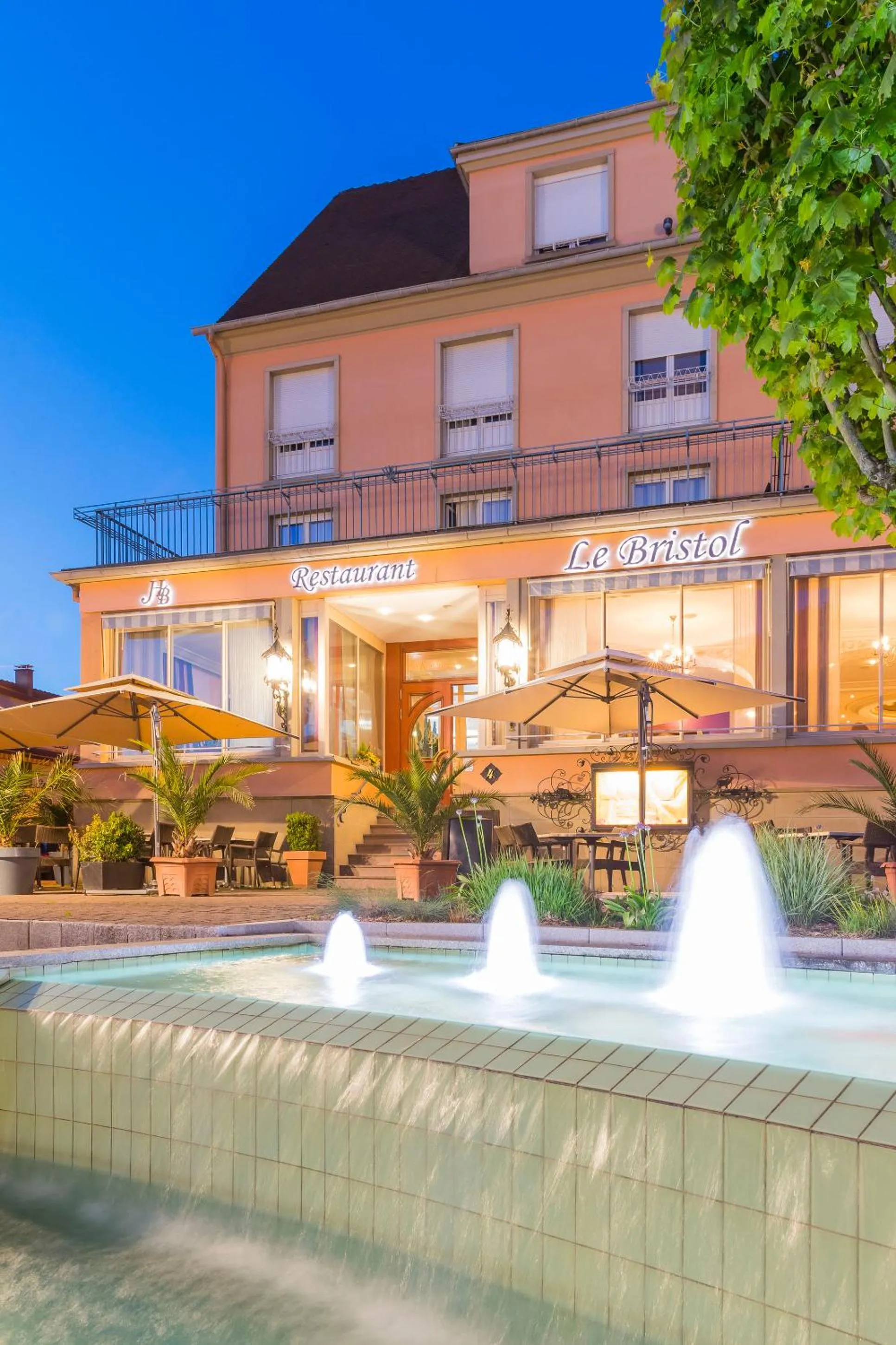Facade/entrance in Hôtel Restaurant Le Bristol