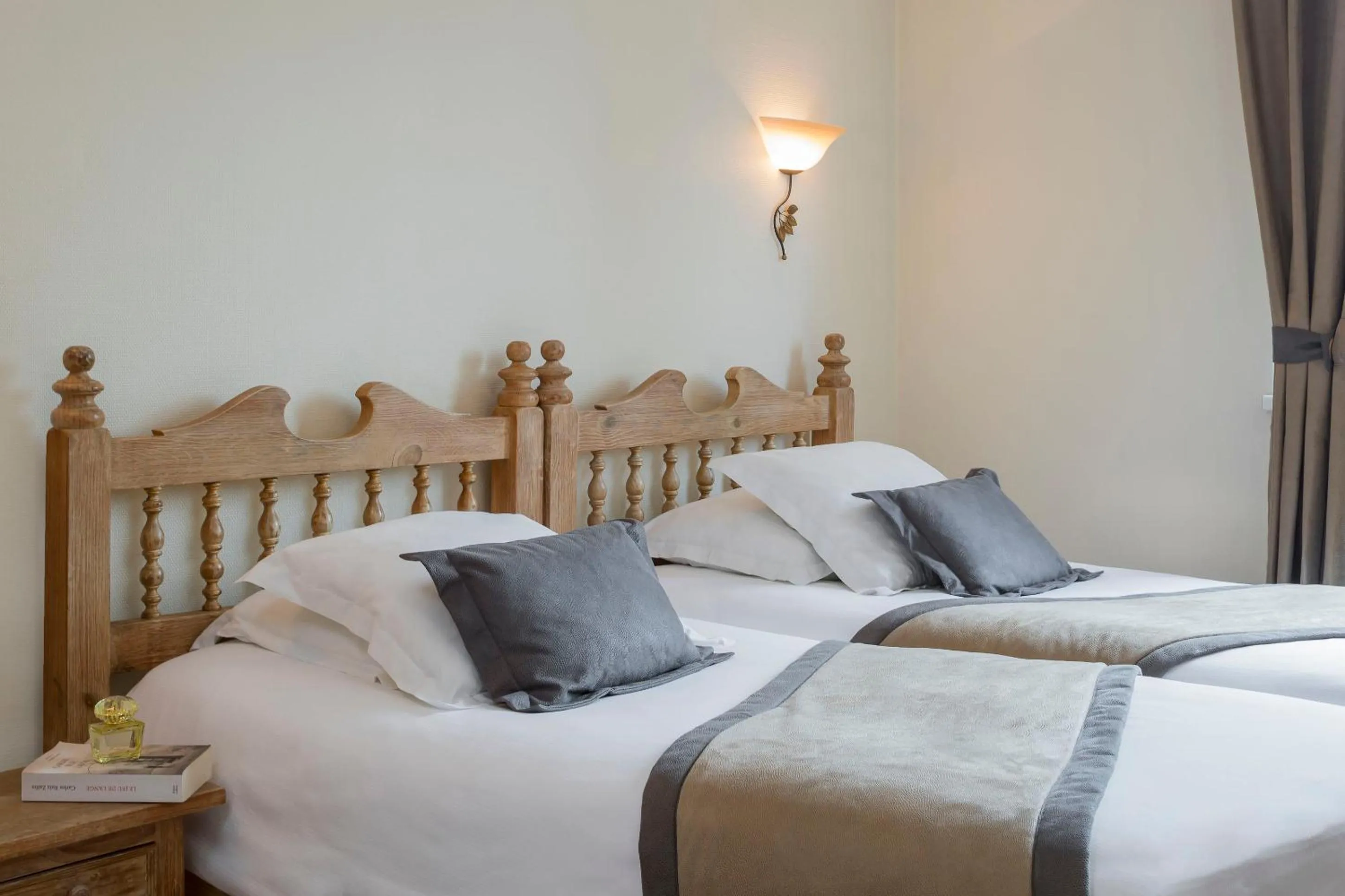 Bed in Hôtel Restaurant Le Bristol