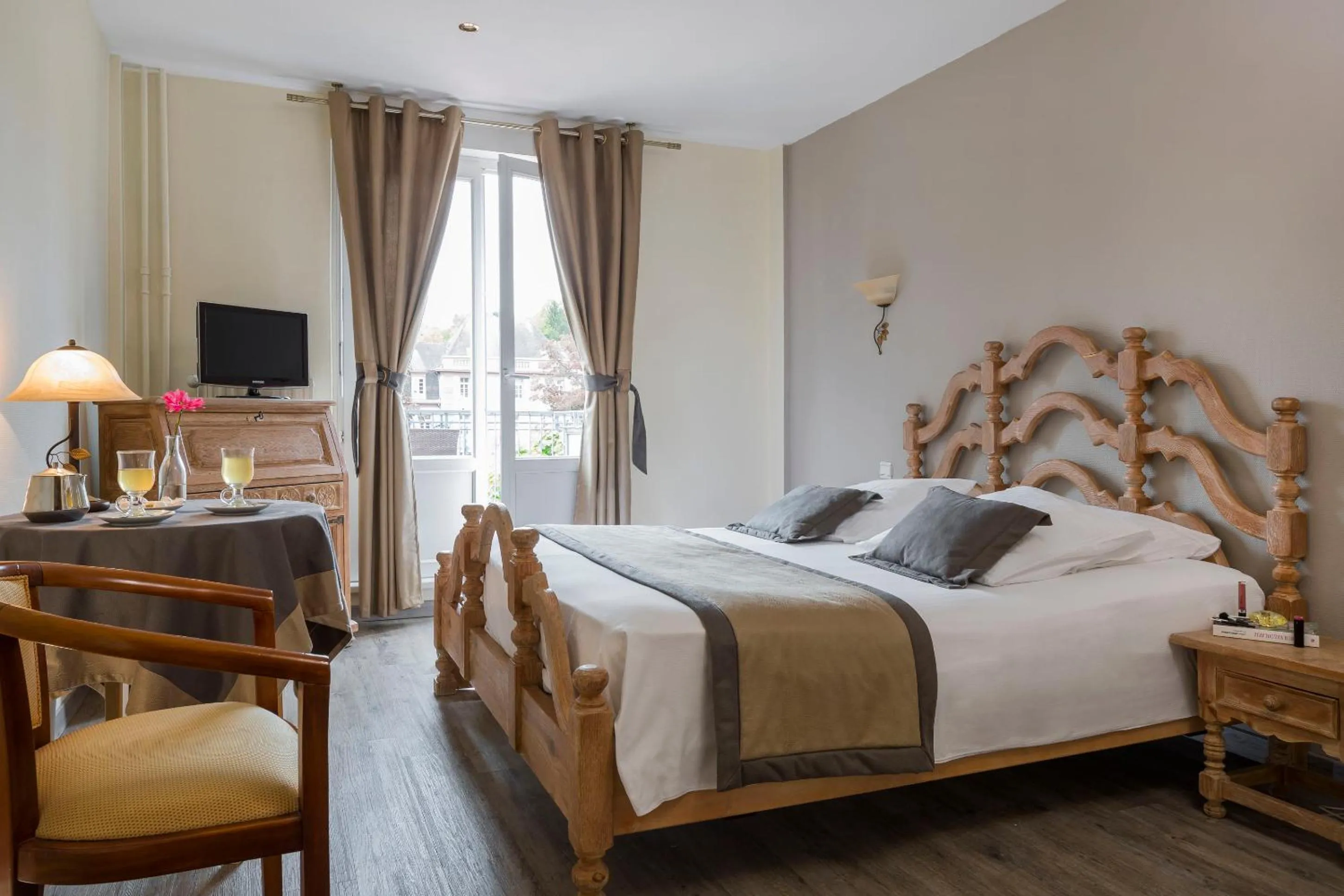 Photo of the whole room, Bed in Hôtel Restaurant Le Bristol