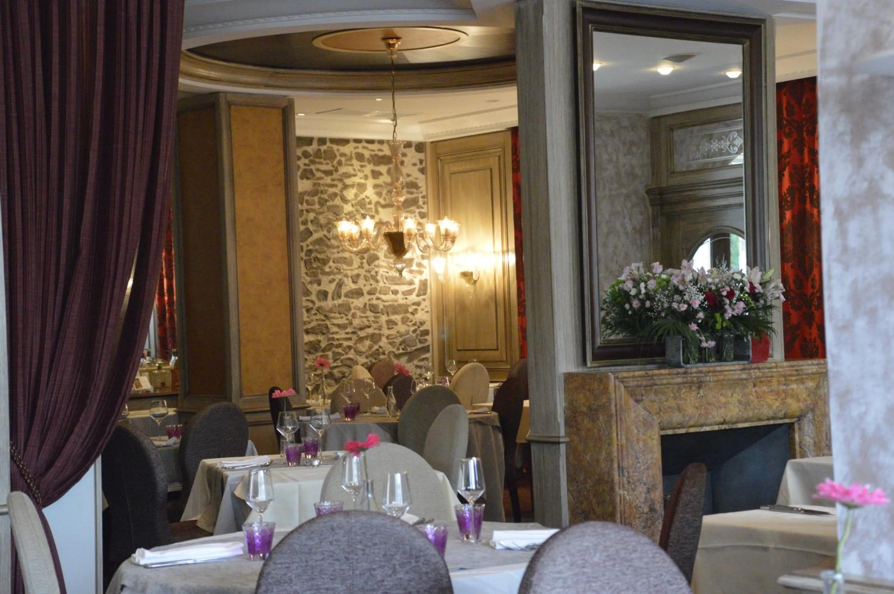 Restaurant/places to eat in Hôtel Restaurant Le Bristol