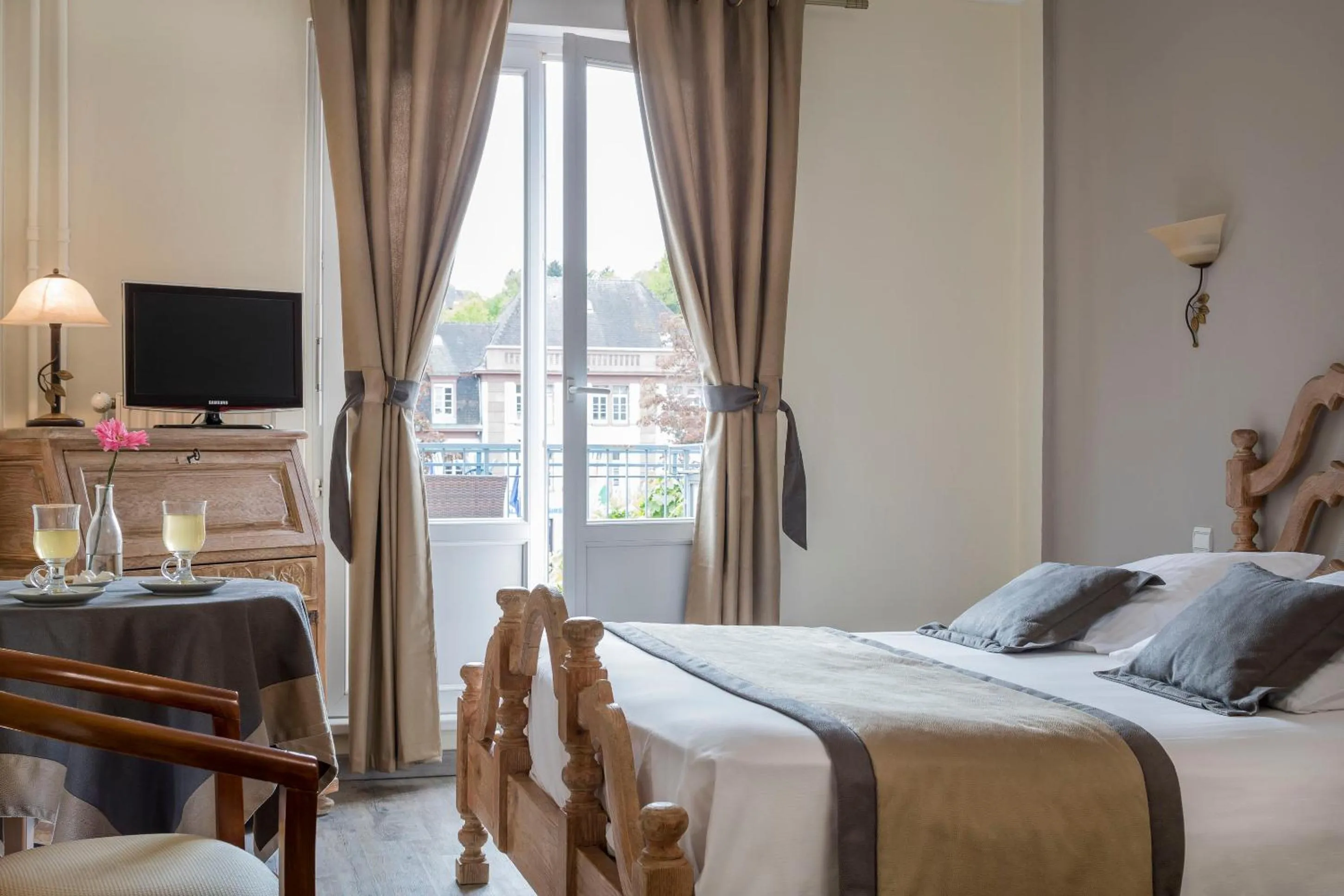 Photo of the whole room, Bed in Hôtel Restaurant Le Bristol