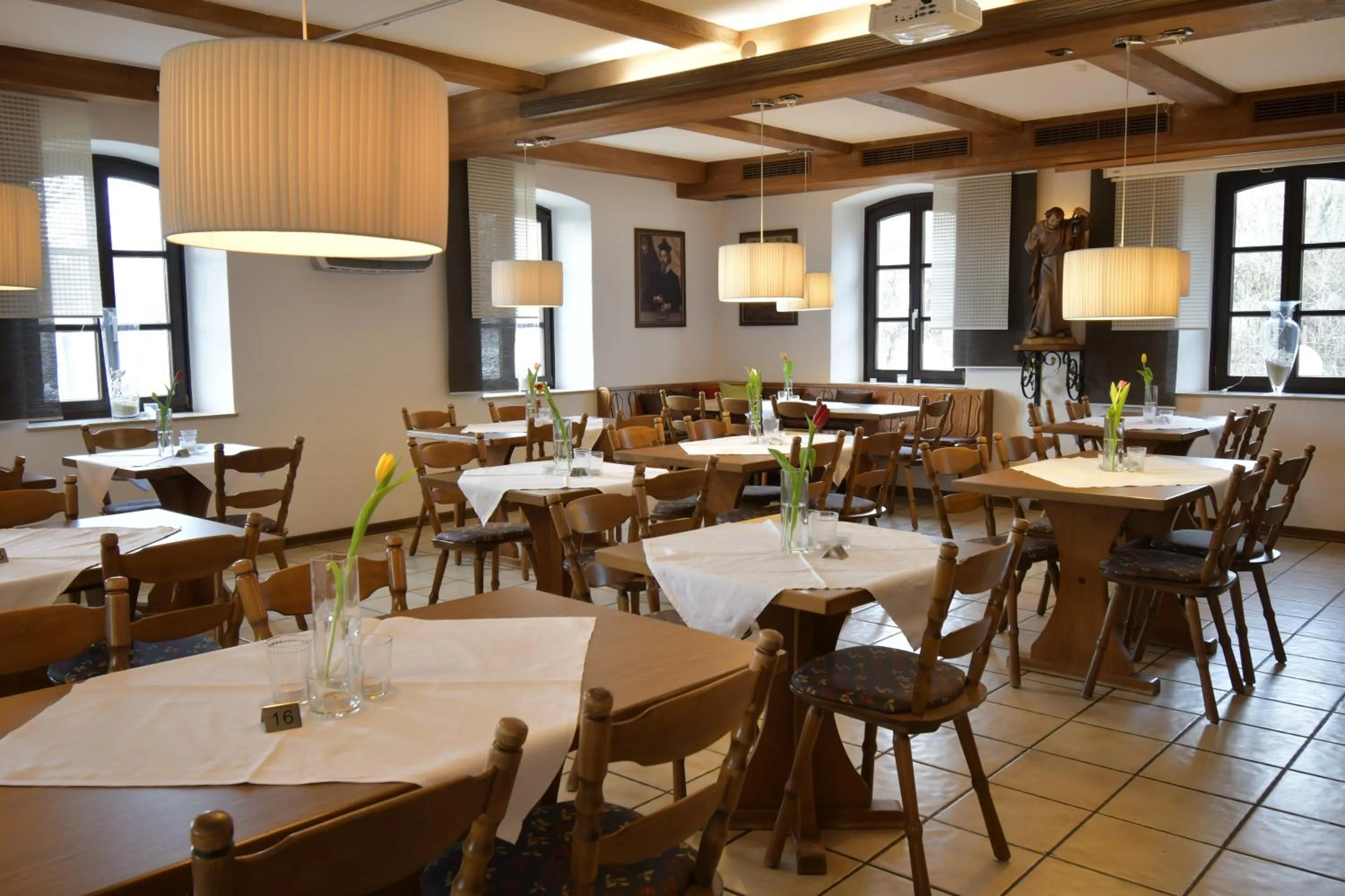 Restaurant/places to eat in AKZENT Hotel Franziskaner