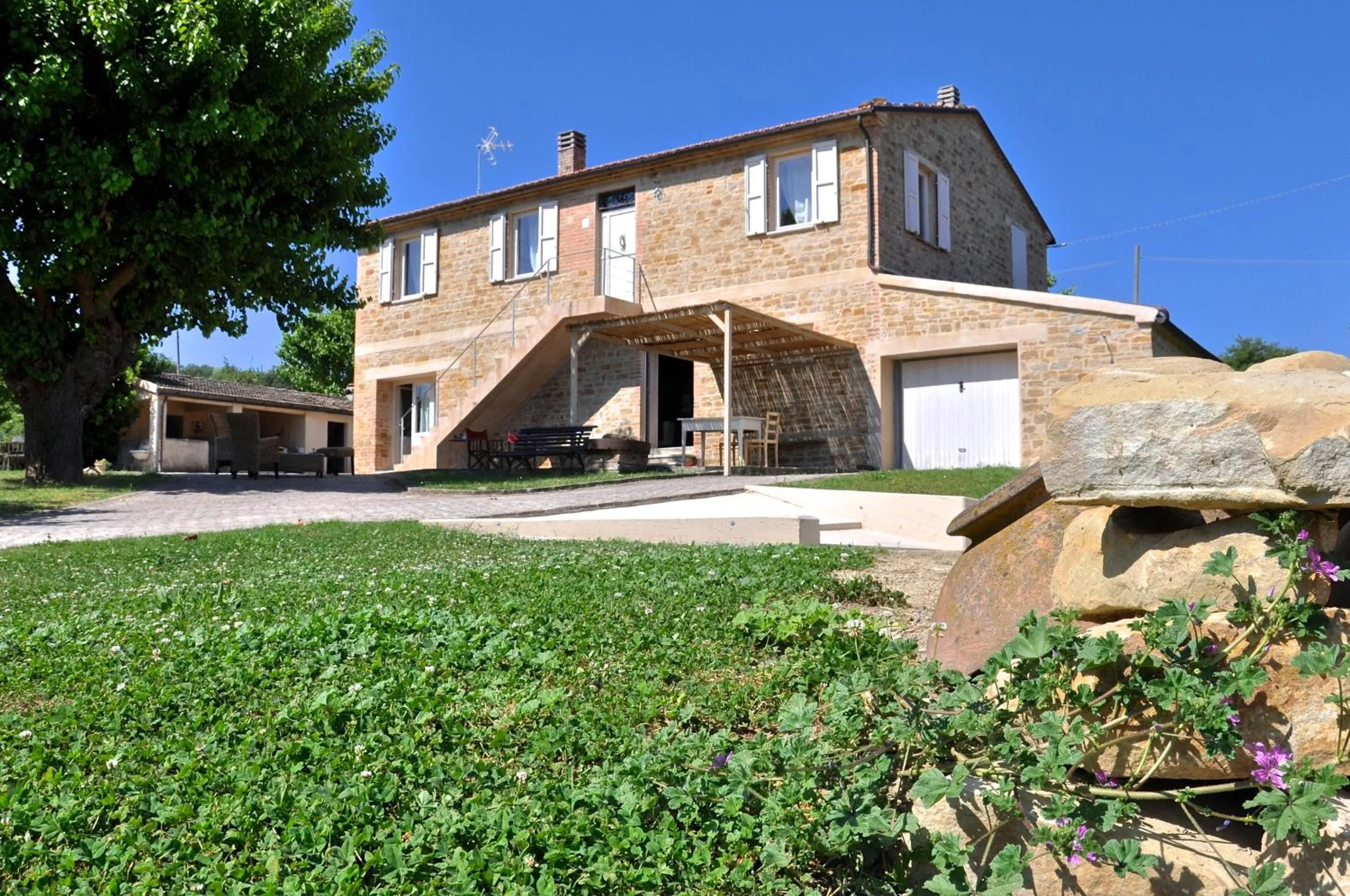 Facade/entrance in Tuttaterra